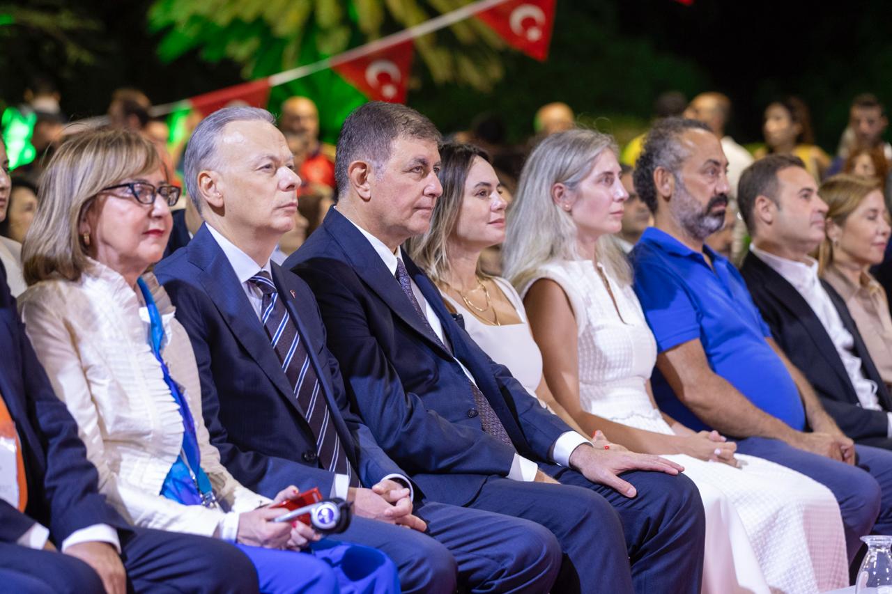 İEF görkemli açılış; Başkanlar ve eşlerinden stant gezisi 