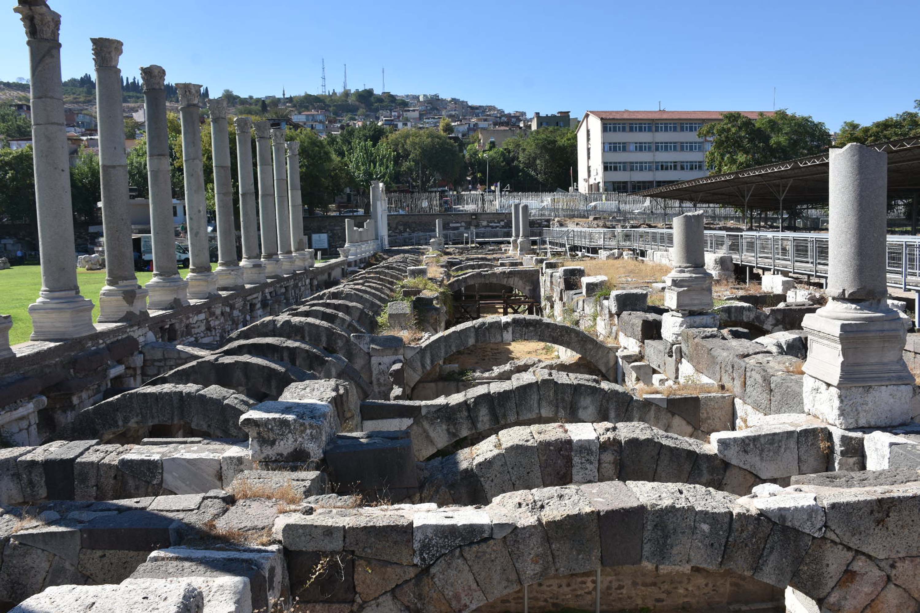 Smyrna Antik Kenti'nde İzmir'in tekstil kenti olduğunu gösteren objeler bulundu