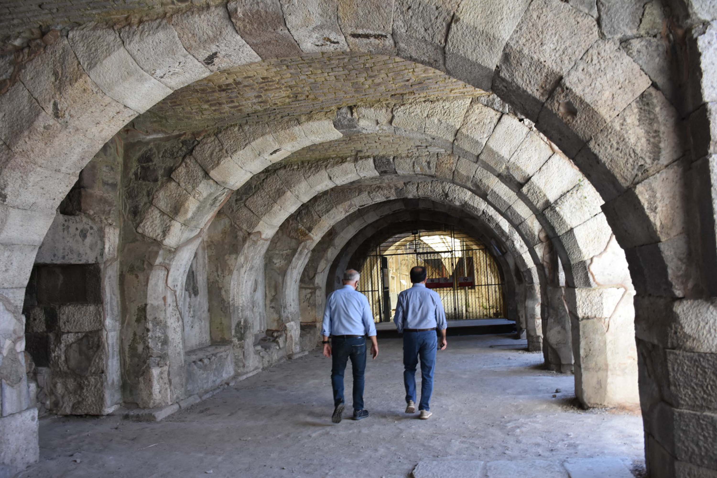 Smyrna Antik Kenti'nde İzmir'in tekstil kenti olduğunu gösteren objeler bulundu
