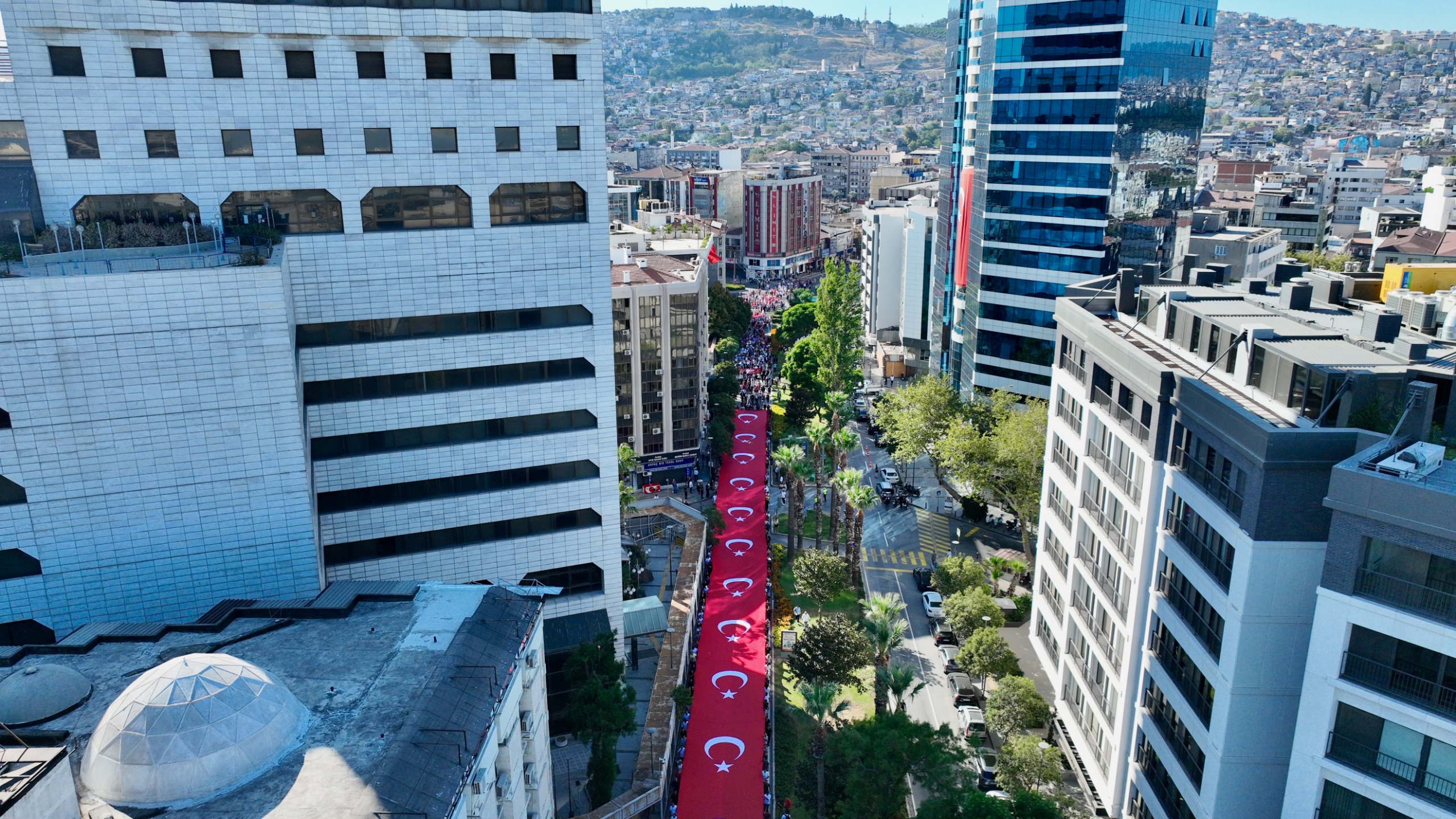 İzmir'de 'Zafer Yürüyüşü'
