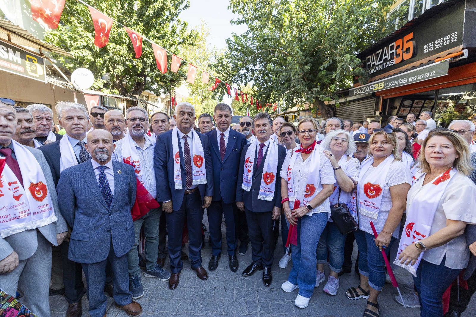 İzmir'de 'Zafer Yürüyüşü'