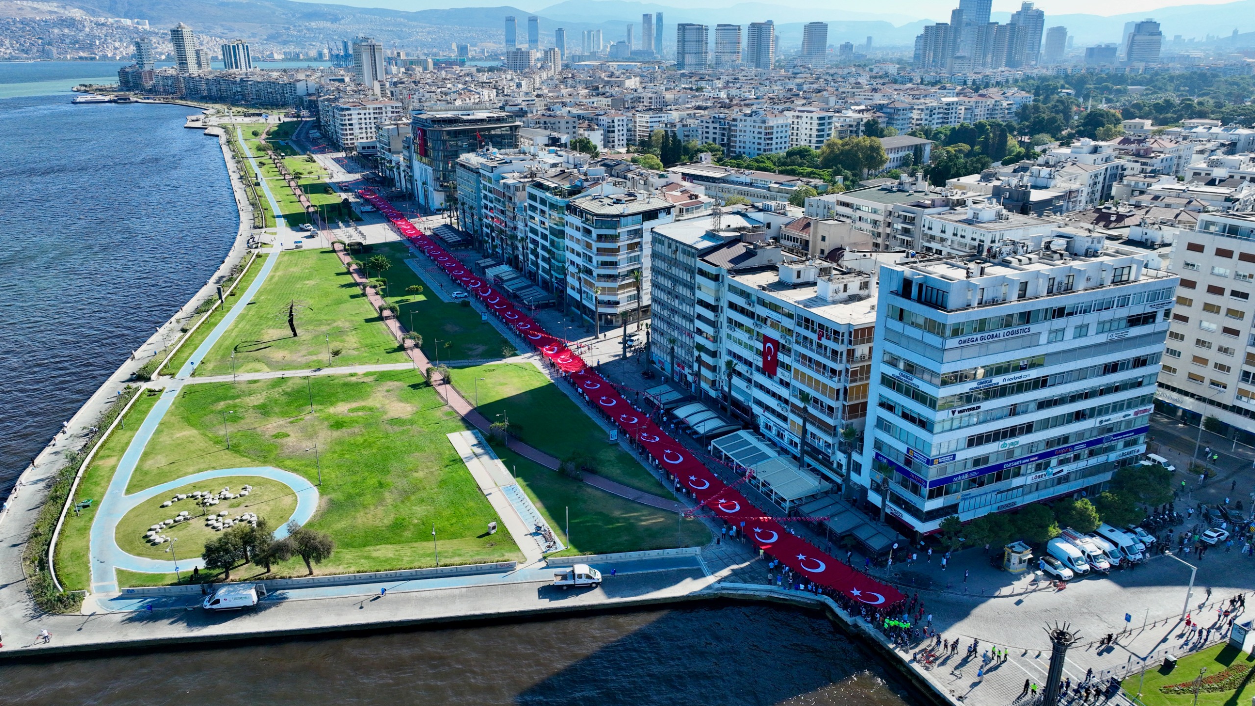 İzmir'de 'Zafer Yürüyüşü'