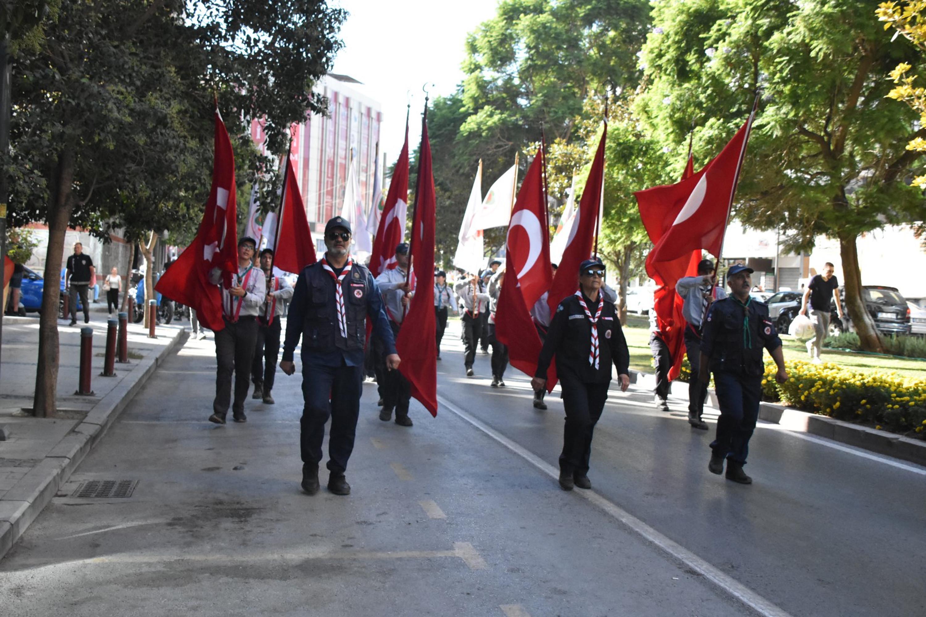 İzmir'de 'Zafer Yürüyüşü'