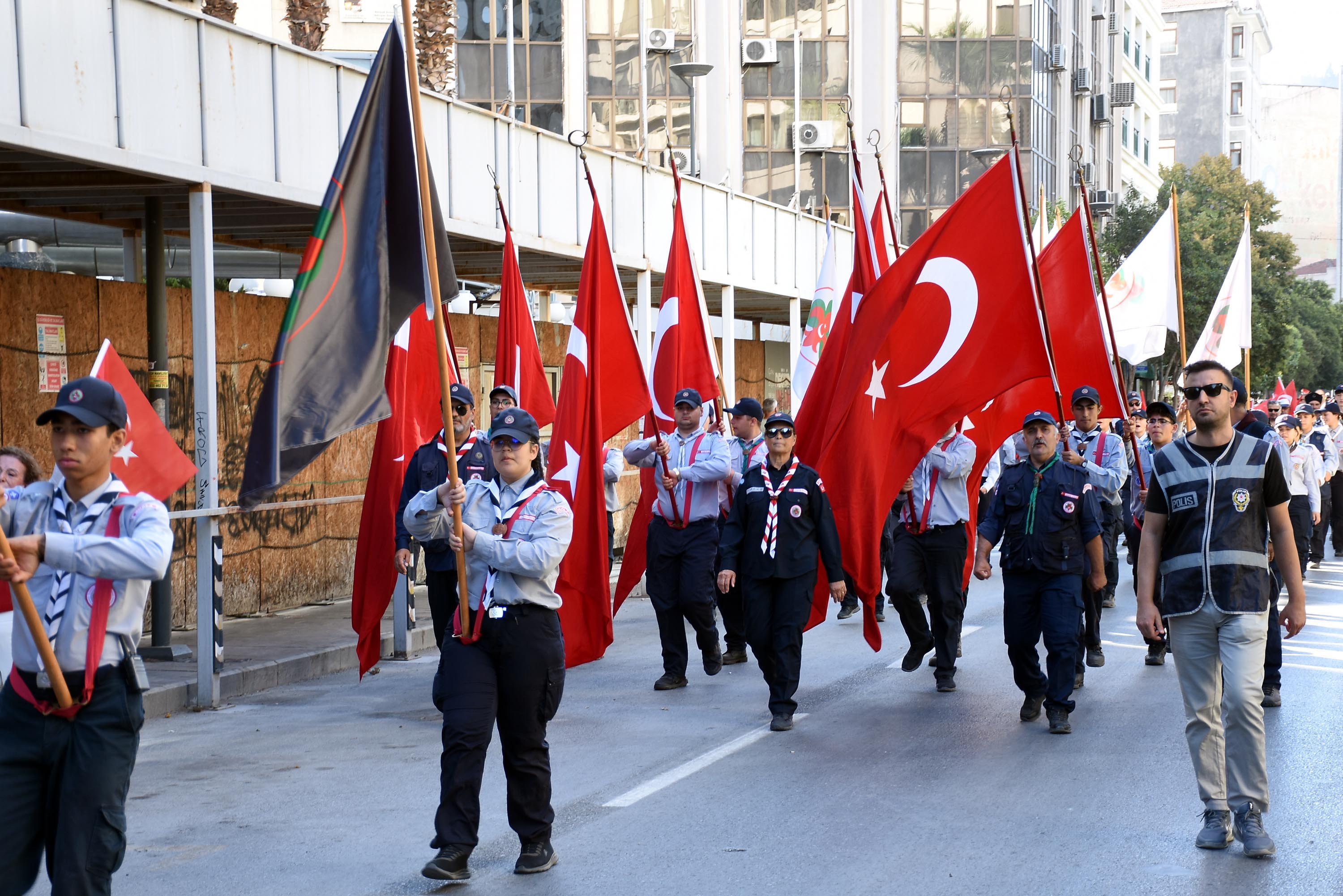 İzmir'de 'Zafer Yürüyüşü'