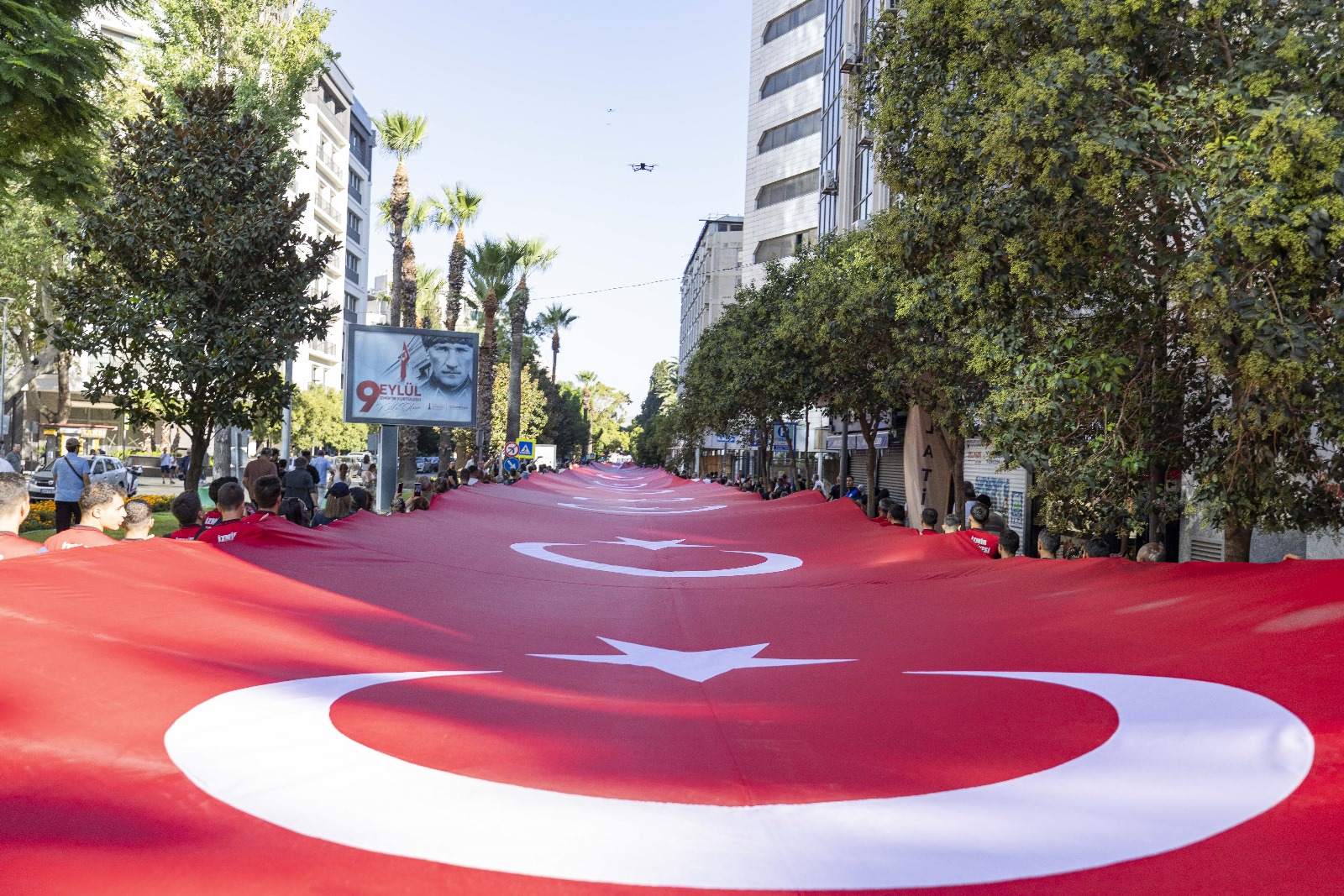 İzmir'de 'Zafer Yürüyüşü'
