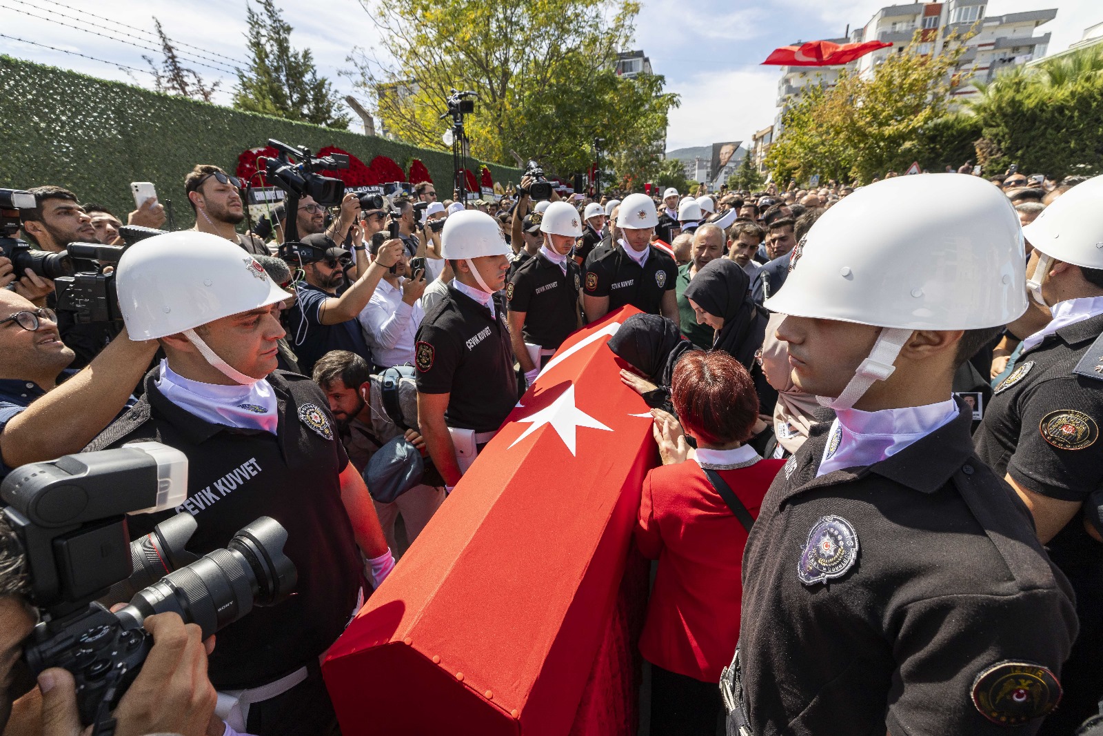 İzmir’in şehitlerine veda