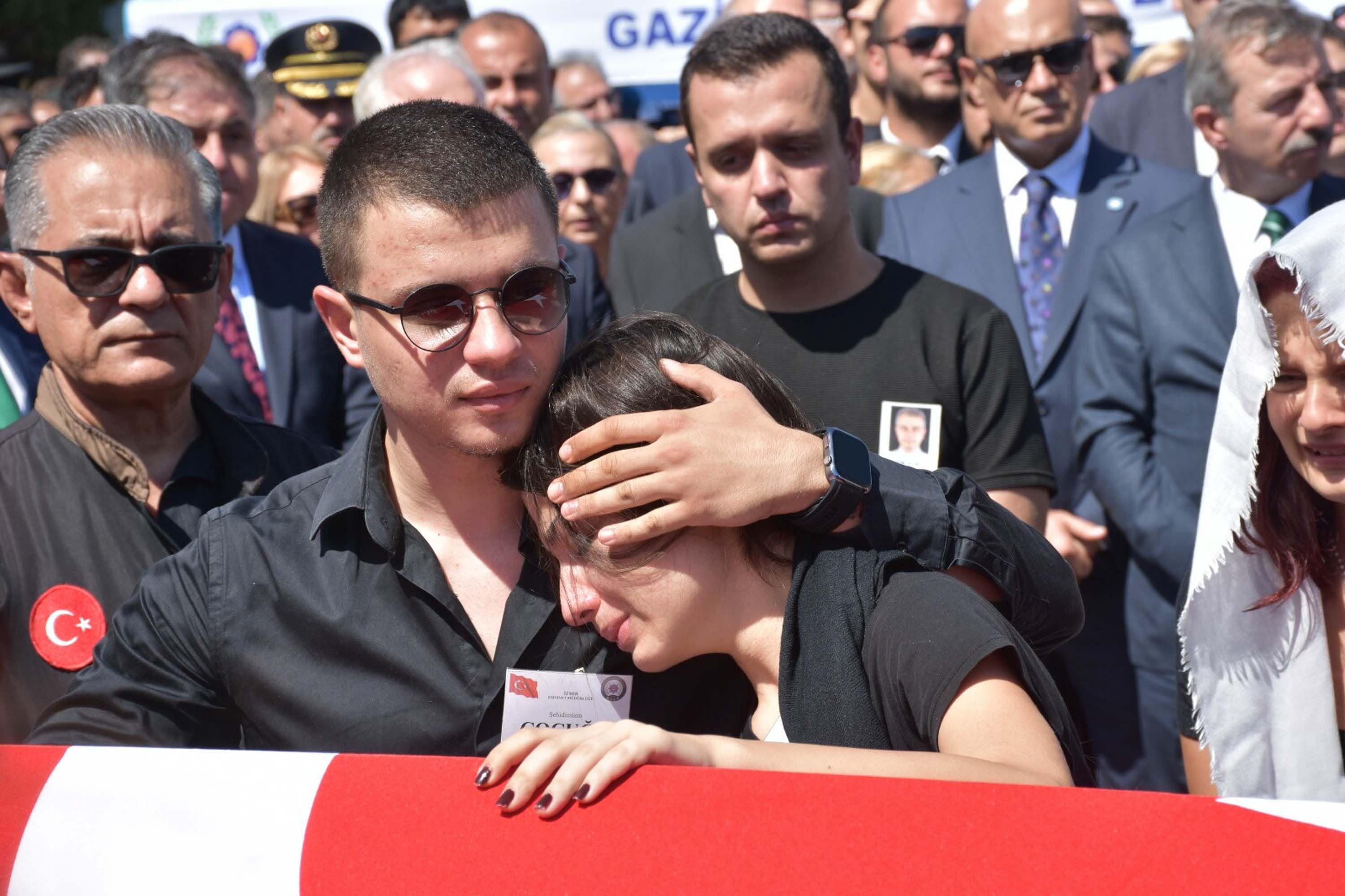 İzmir’in şehitlerine veda