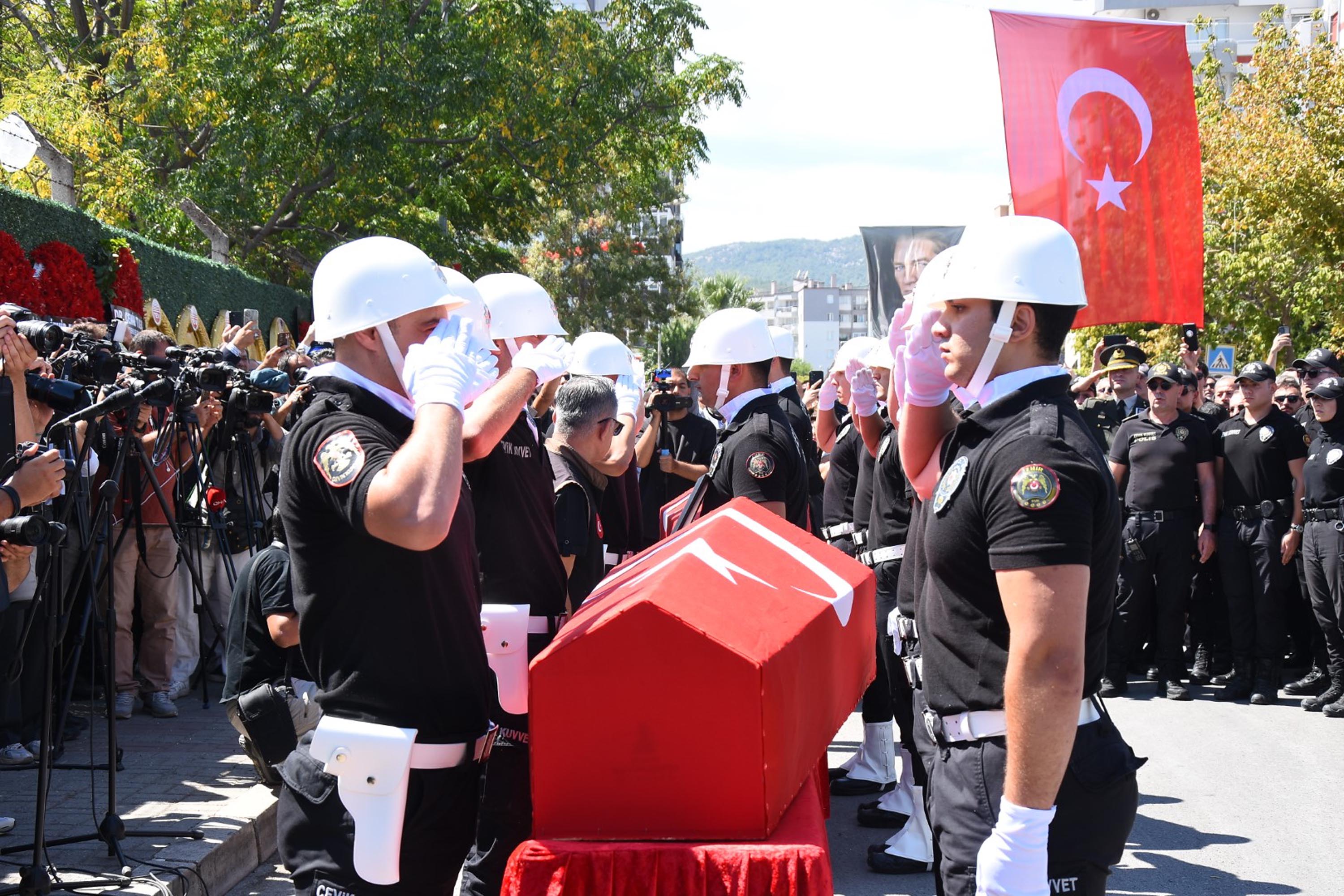 İzmir’in şehitlerine veda