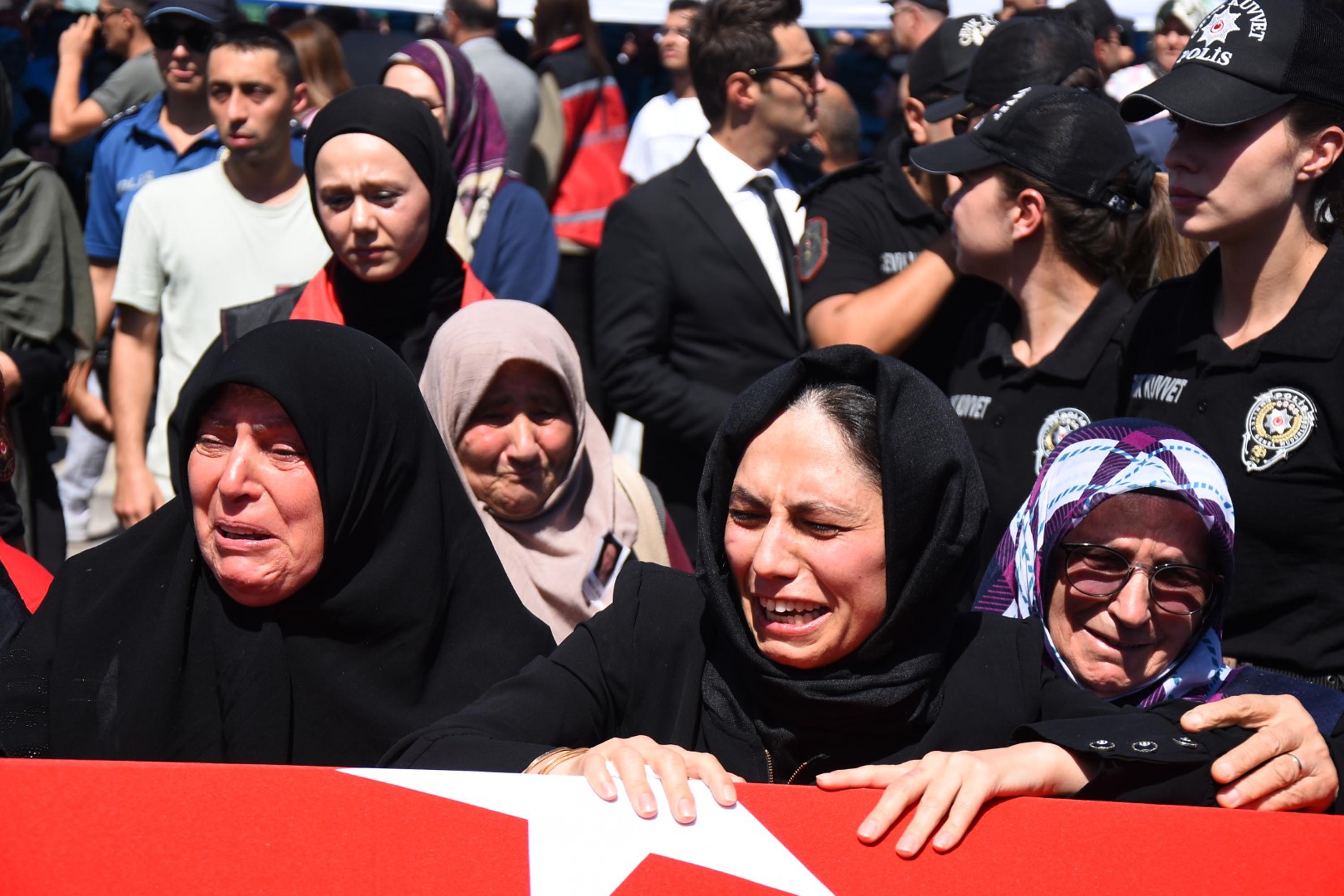 İzmir’in şehitlerine veda