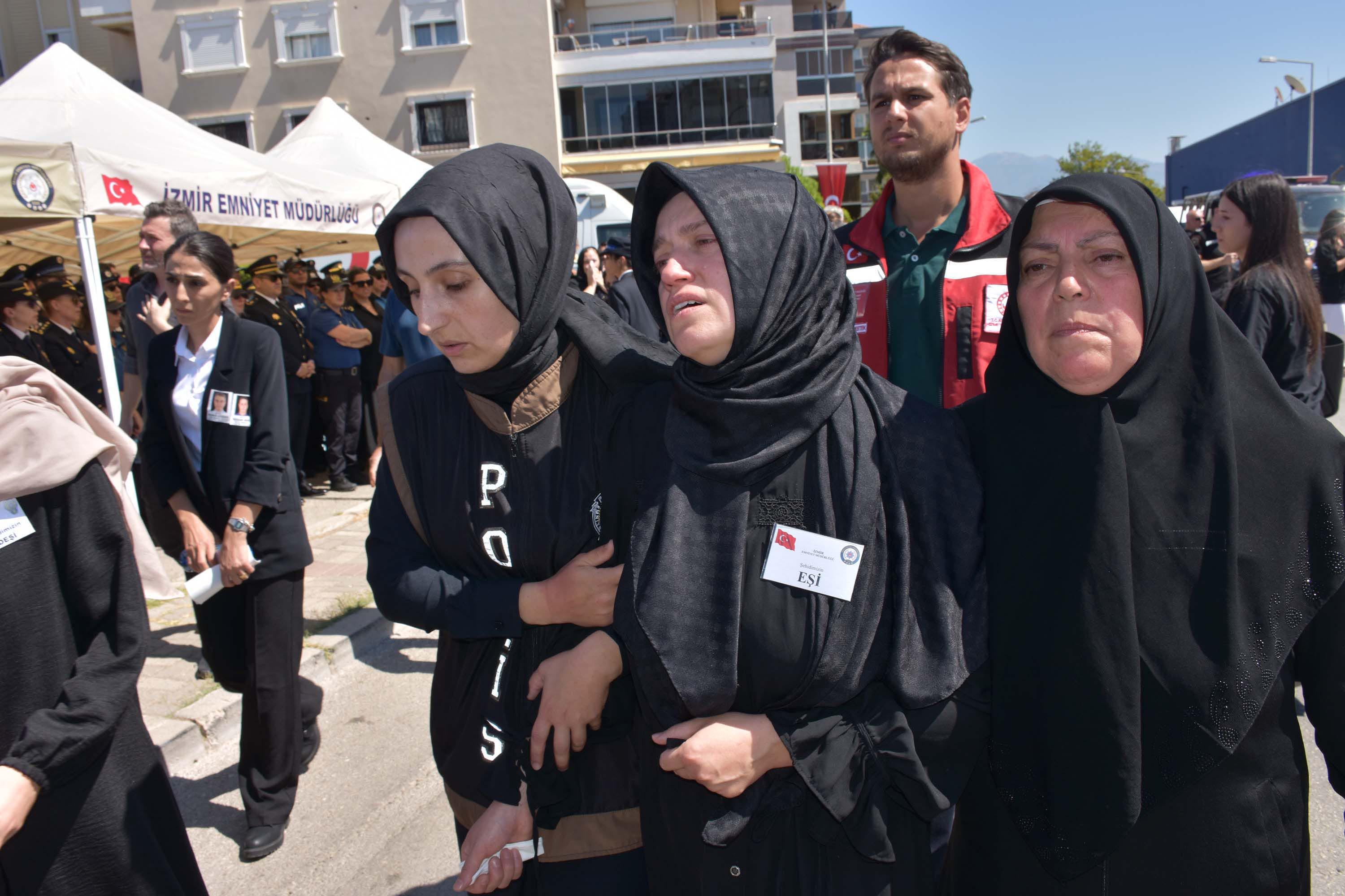 İzmir’in şehitlerine veda