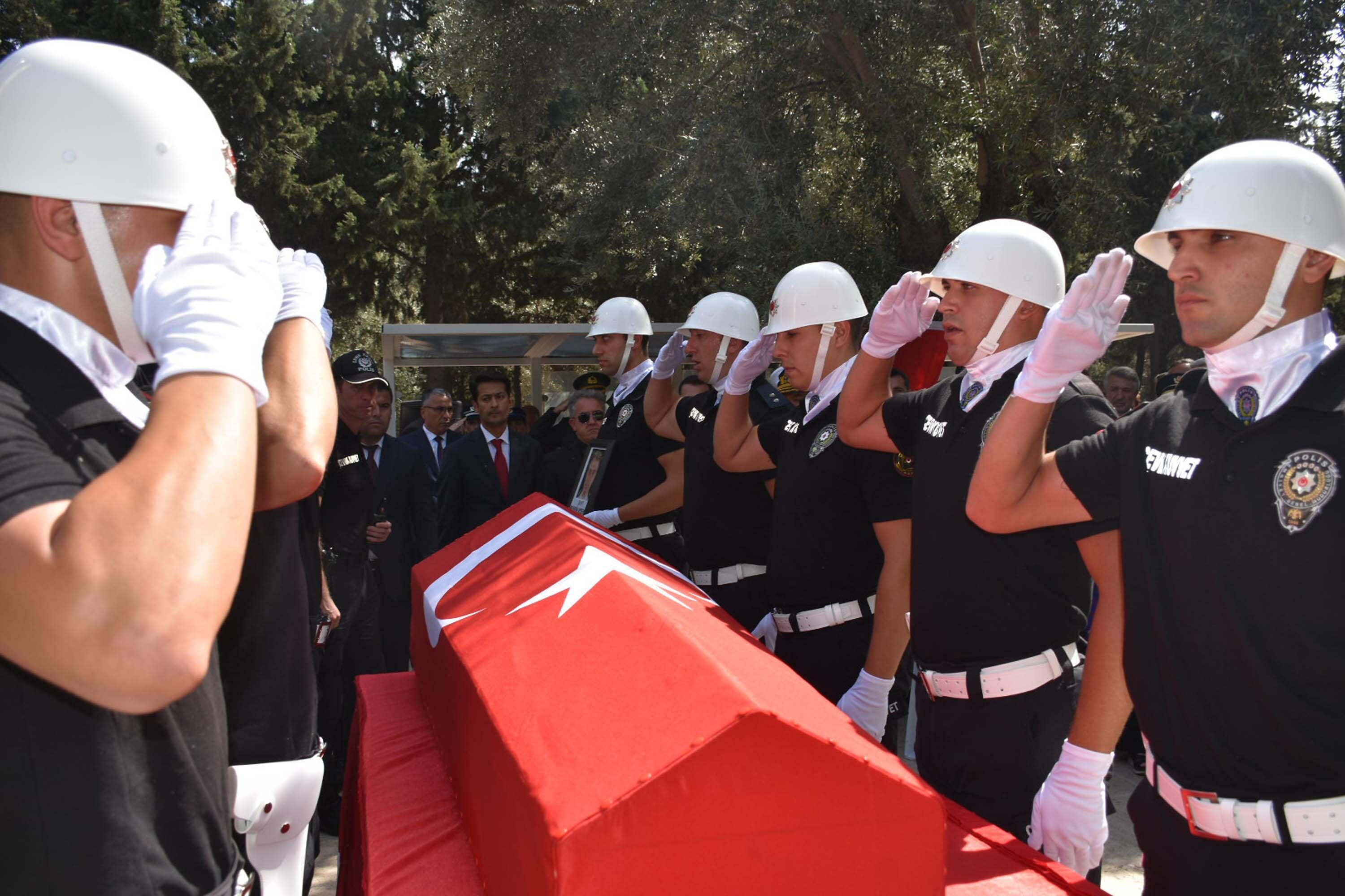 İzmir’in şehitlerine veda