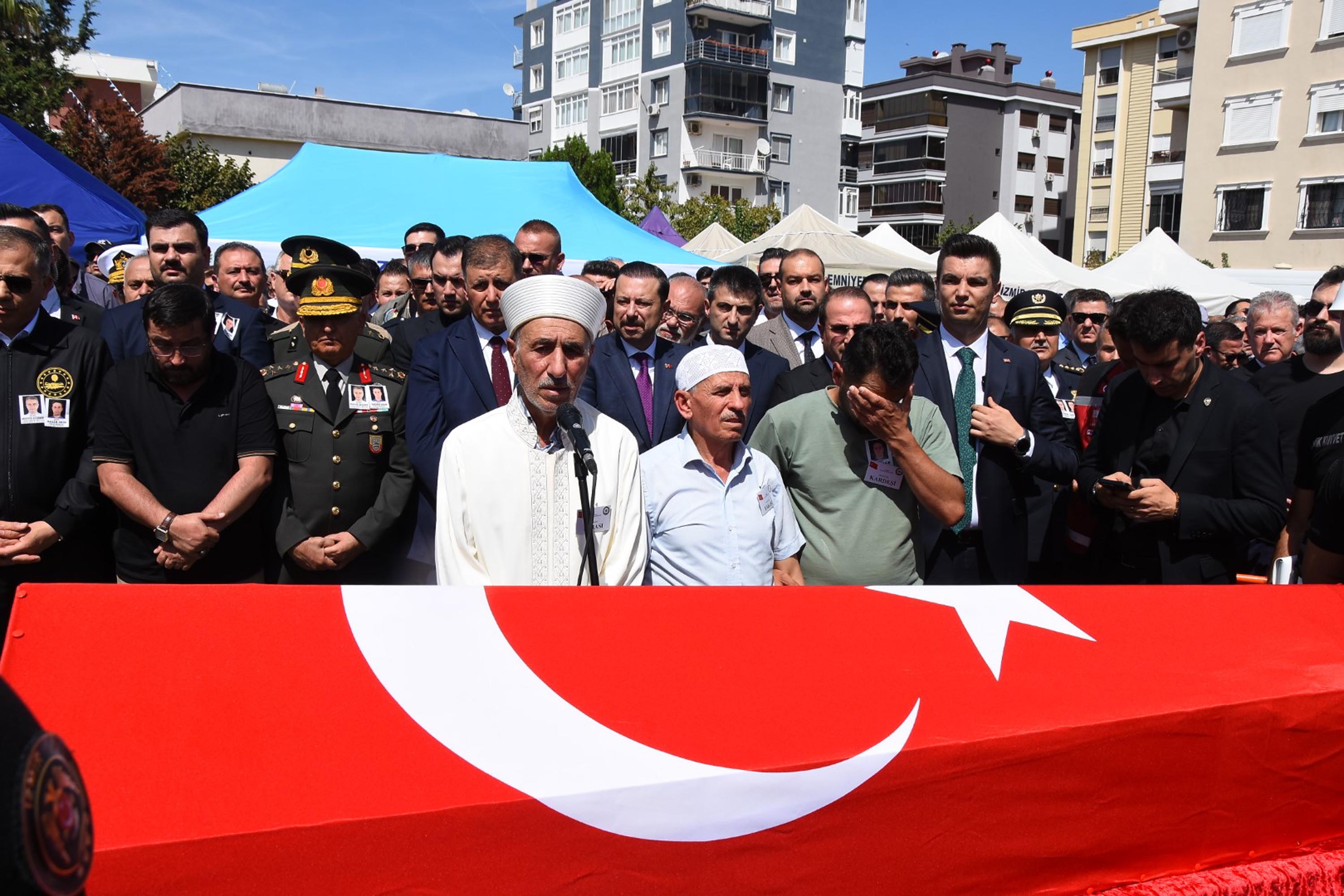 İzmir’in şehitlerine veda