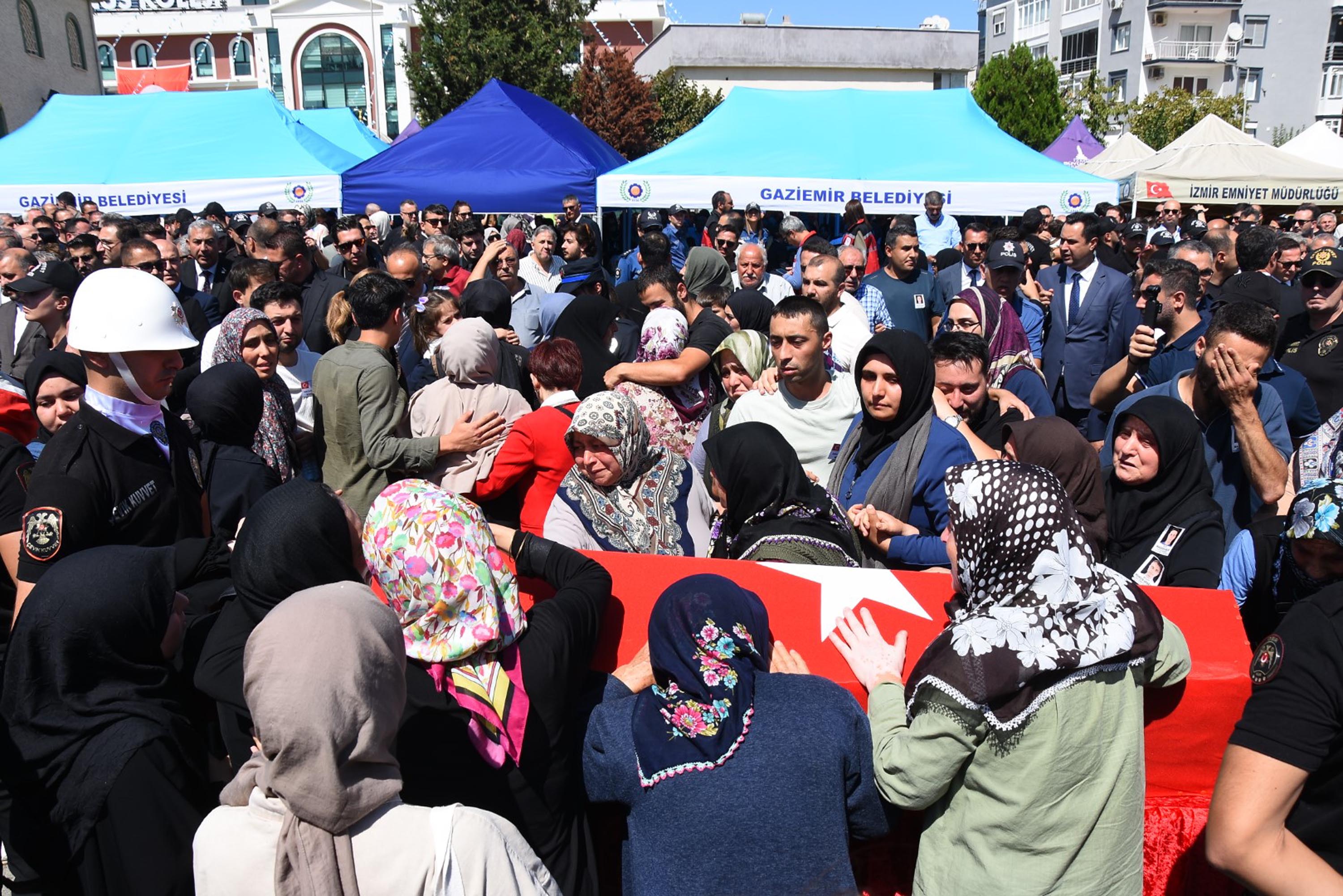İzmir’in şehitlerine veda