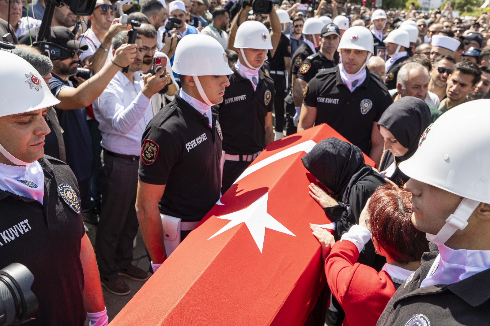 İzmir’in şehitlerine veda