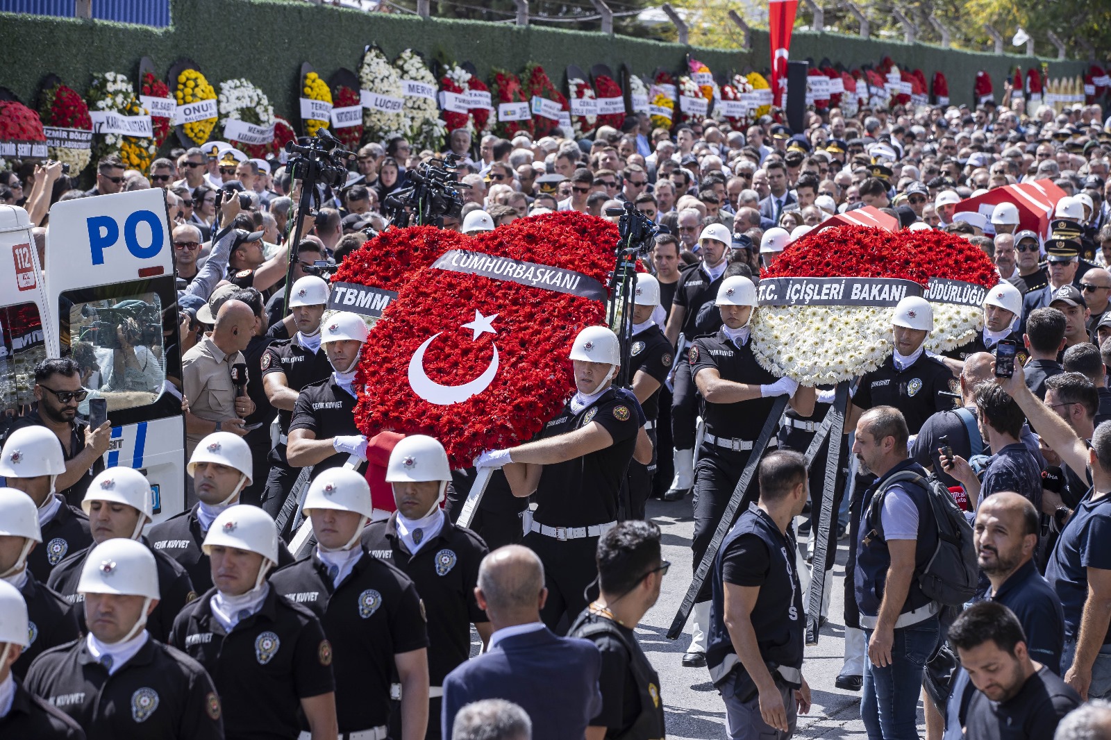 İzmir’in şehitlerine veda