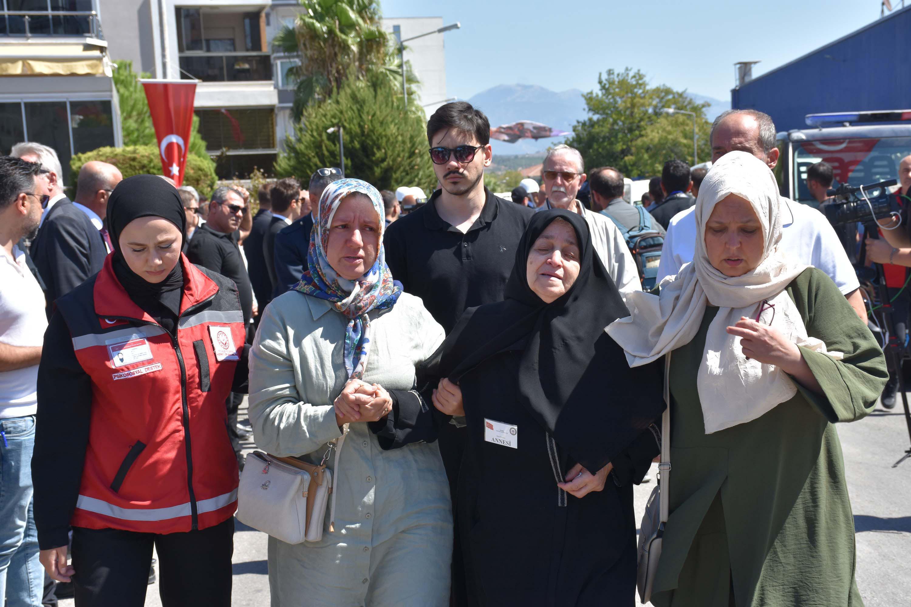 İzmir’in şehitlerine veda