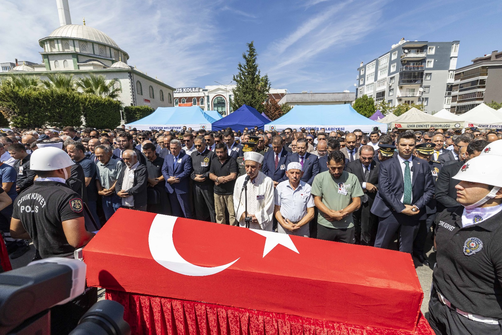 İzmir’in şehitlerine veda