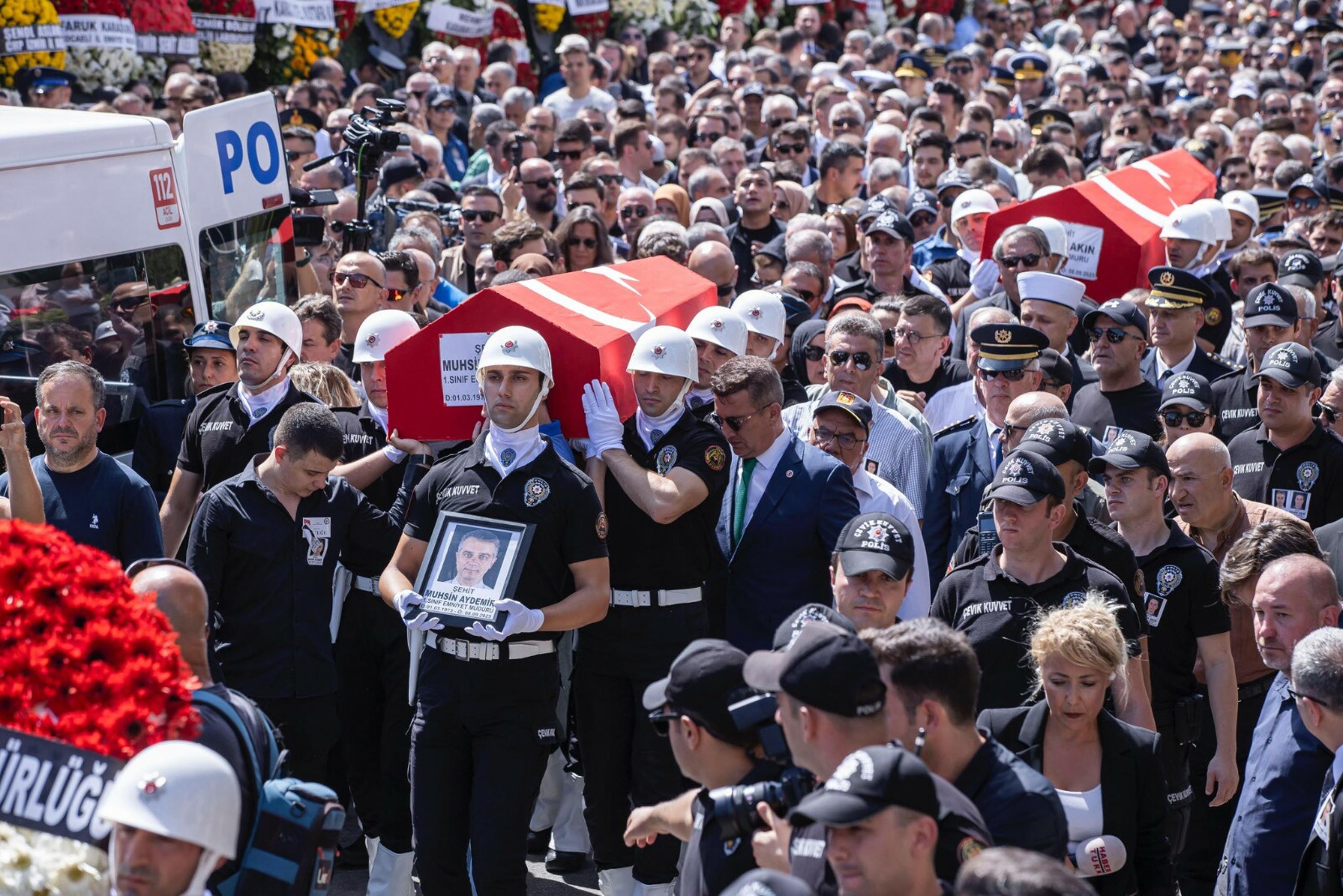 İzmir’in şehitlerine veda