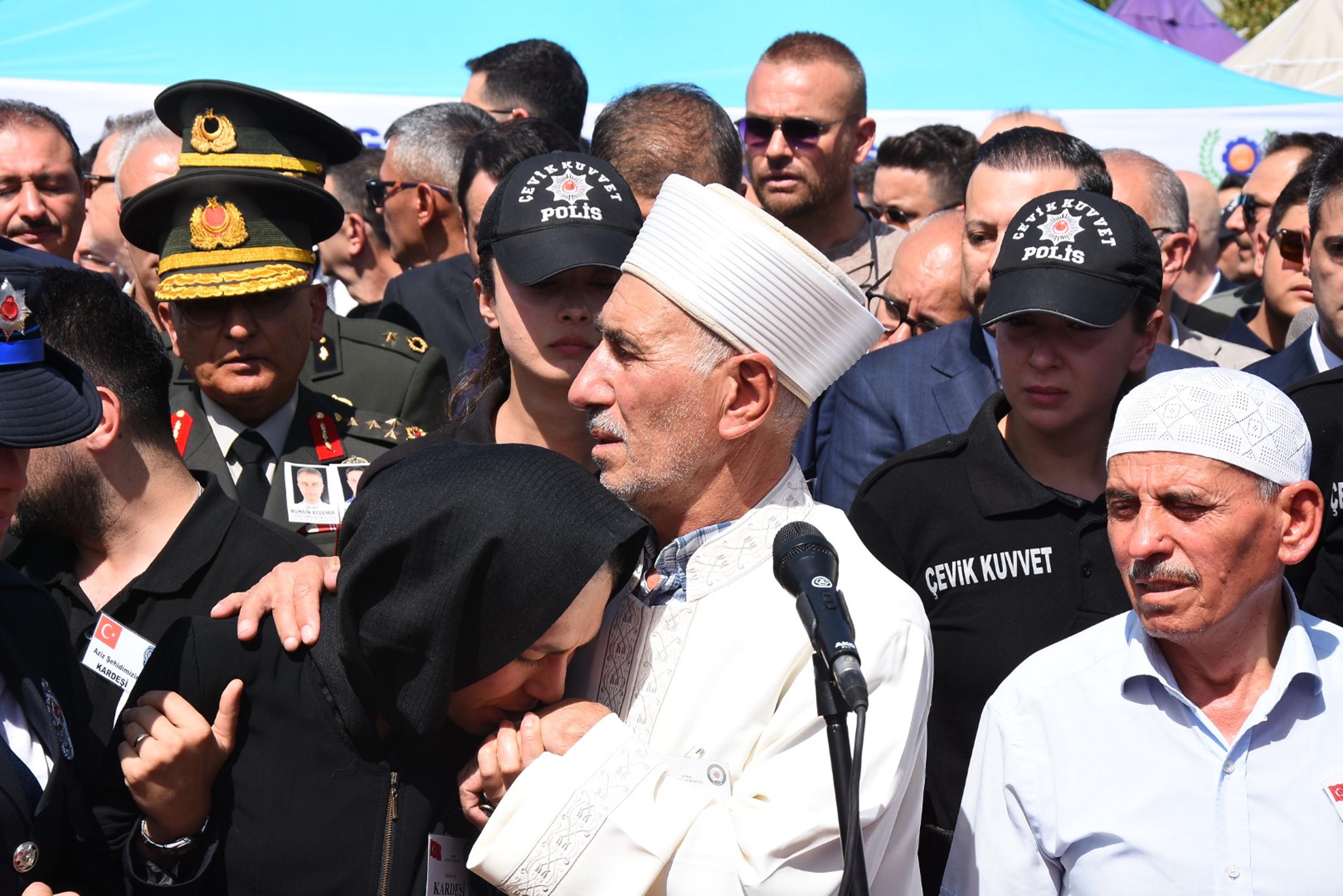İzmir’in şehitlerine veda