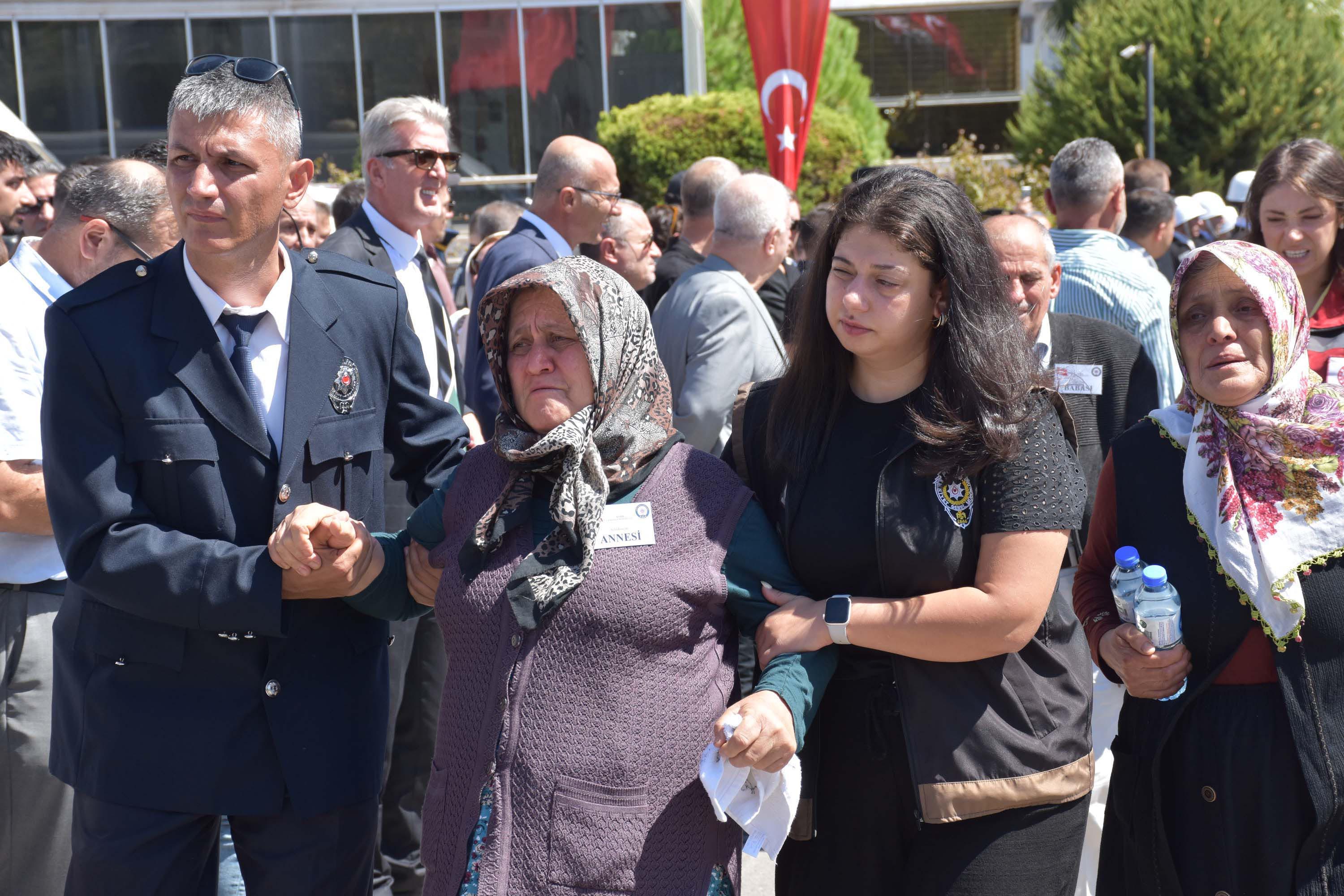 İzmir’in şehitlerine veda