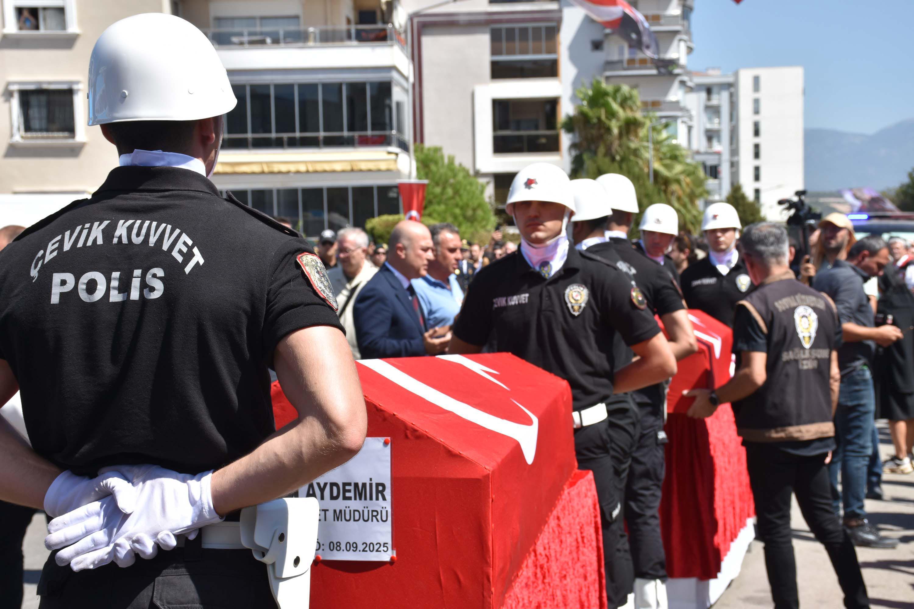 İzmir’in şehitlerine veda