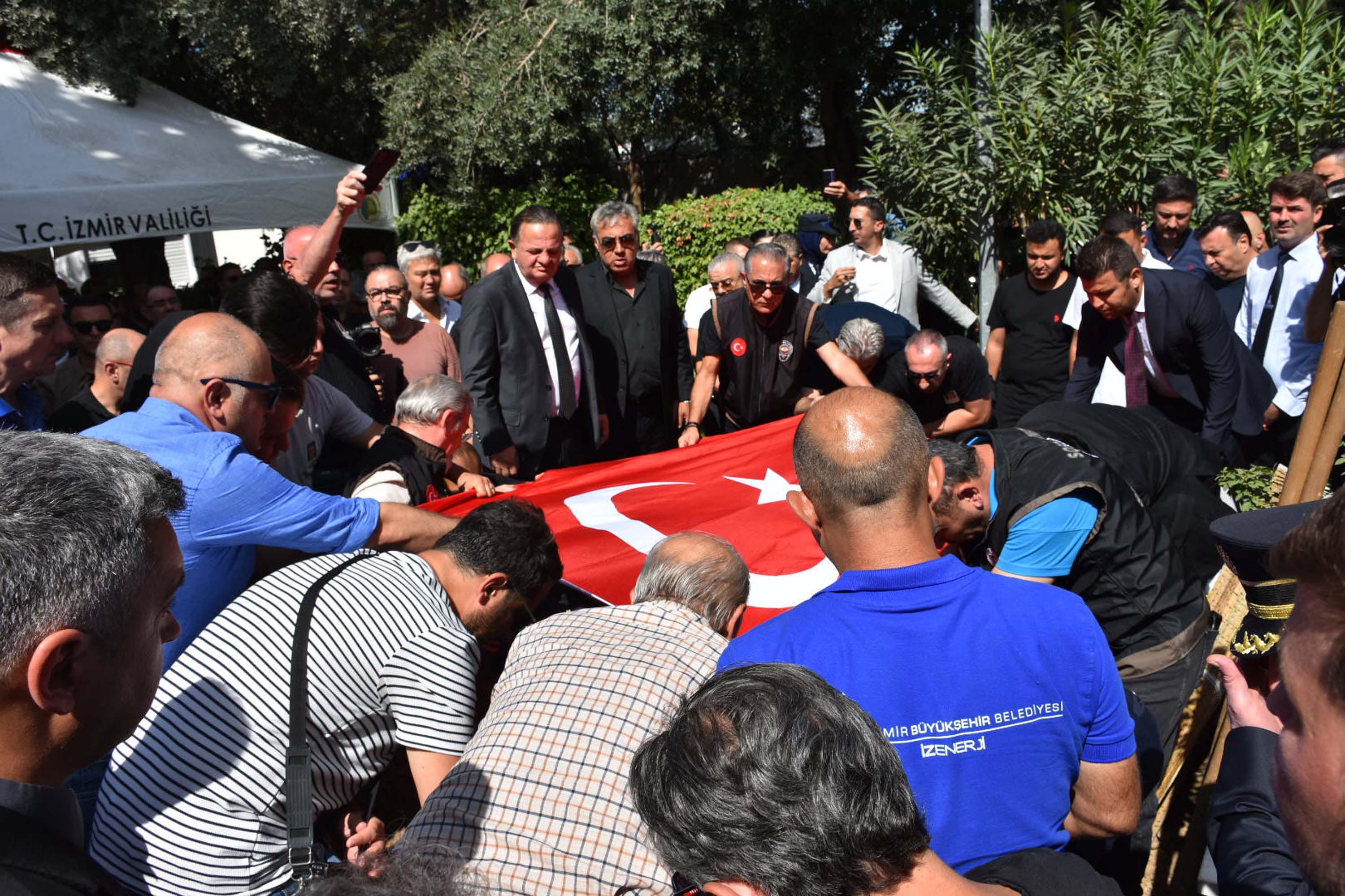 İzmir’in şehitlerine veda