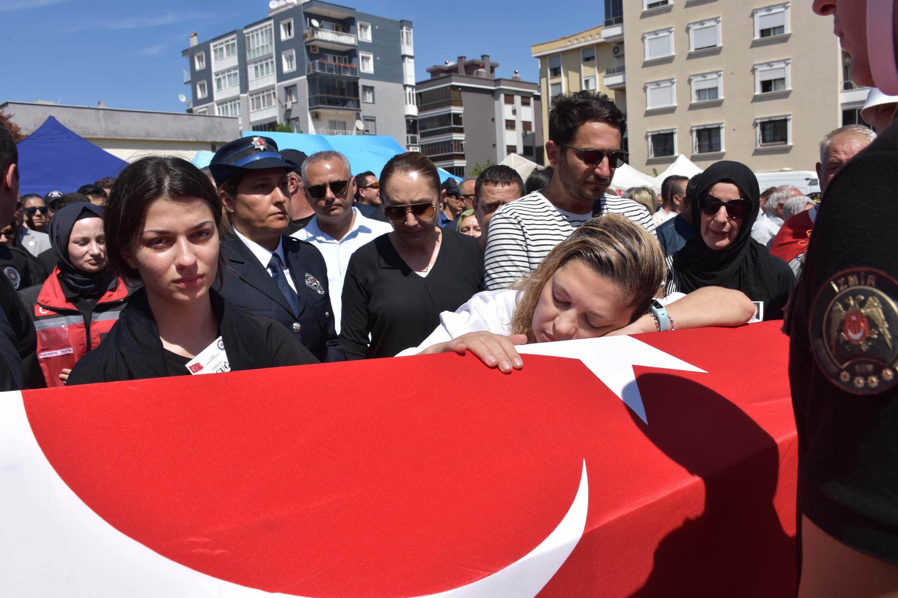 İzmir’in şehitlerine veda