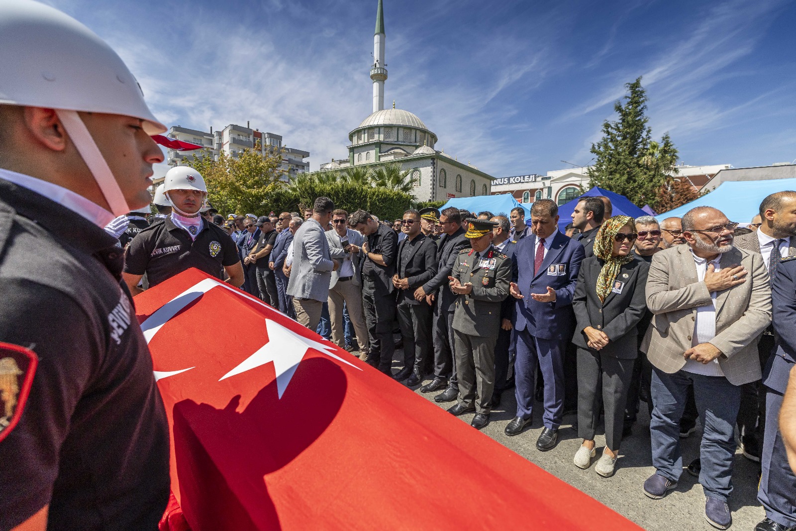 İzmir’in şehitlerine veda