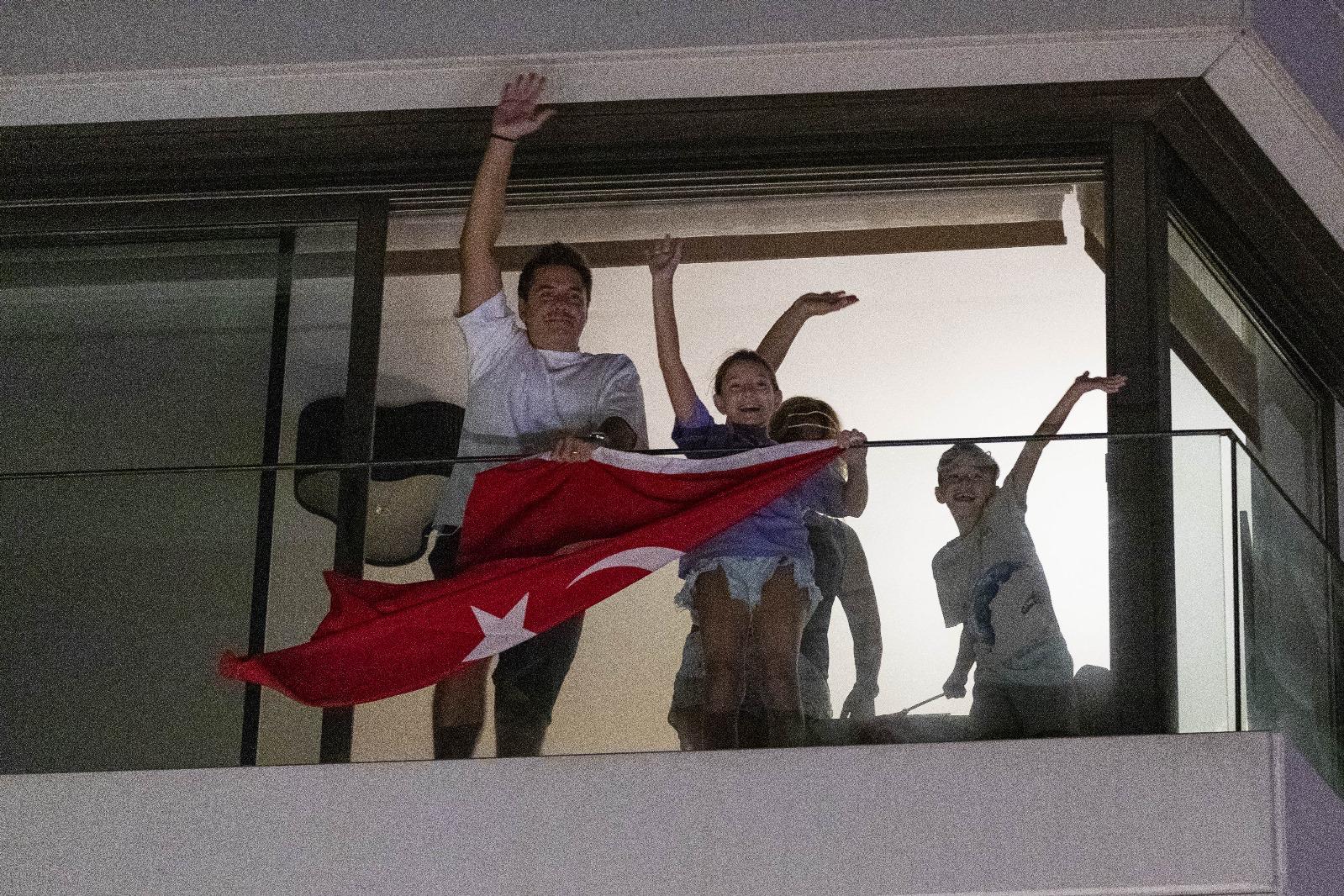 İzmir'de fener alayı yürüyüşü düzenlendi