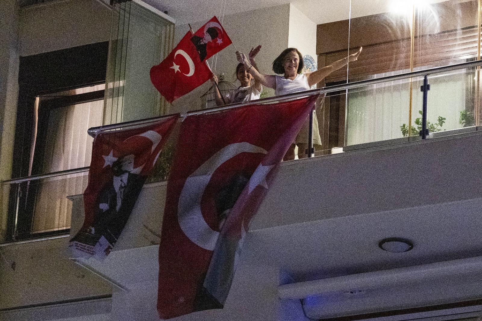 İzmir'de fener alayı yürüyüşü düzenlendi