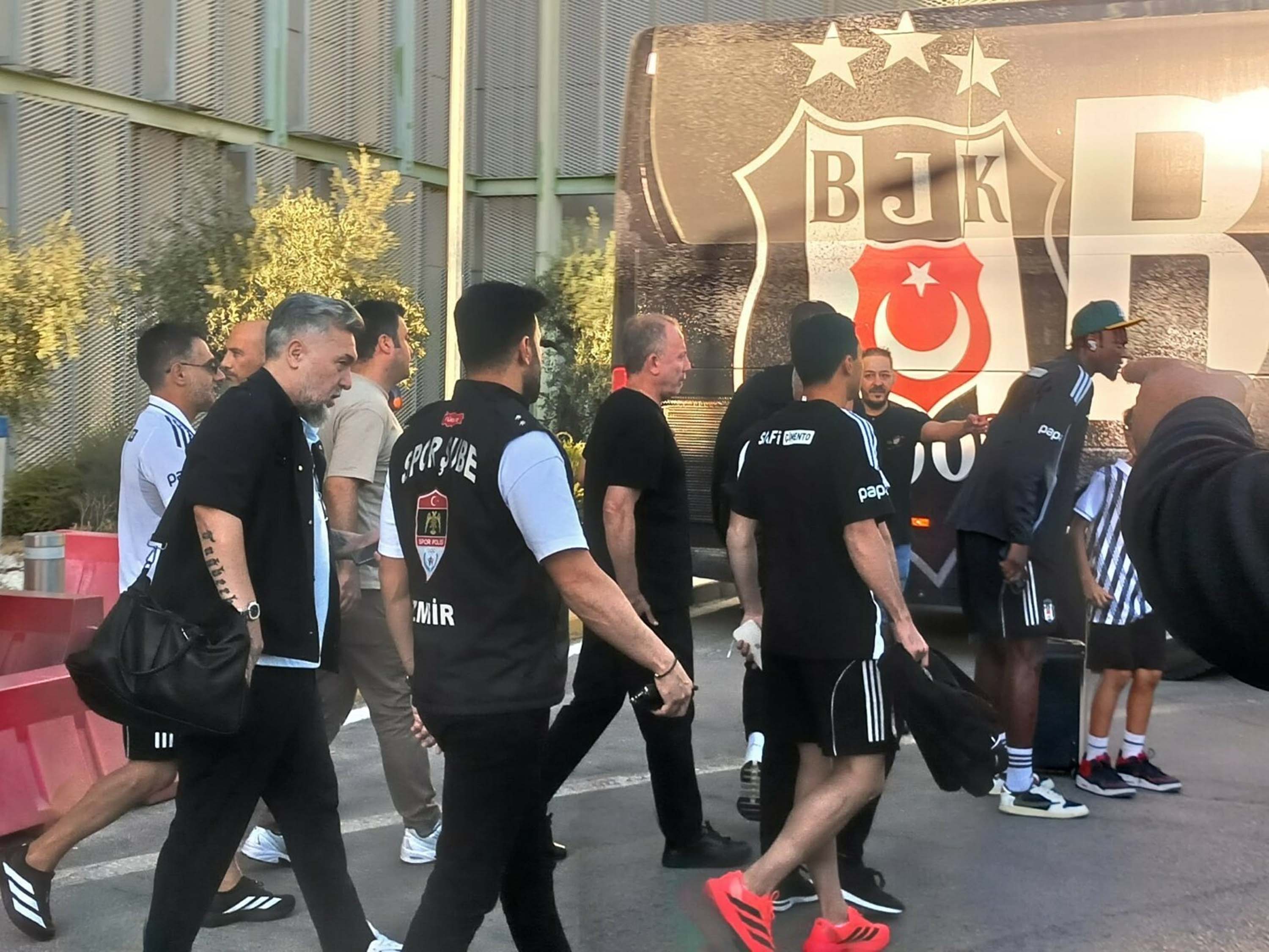 Beşiktaş, İzmir'e geldi