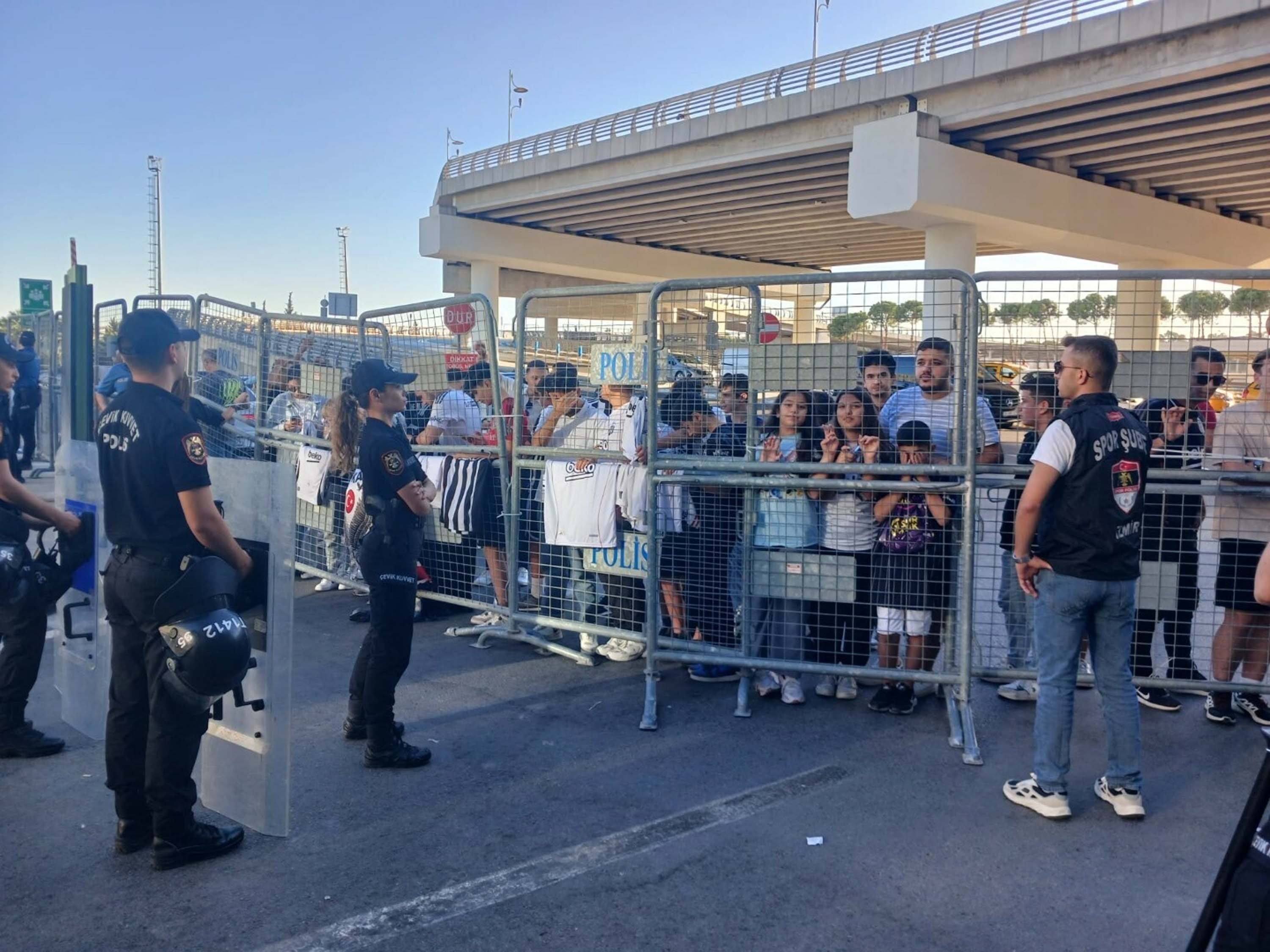 Beşiktaş, İzmir'e geldi