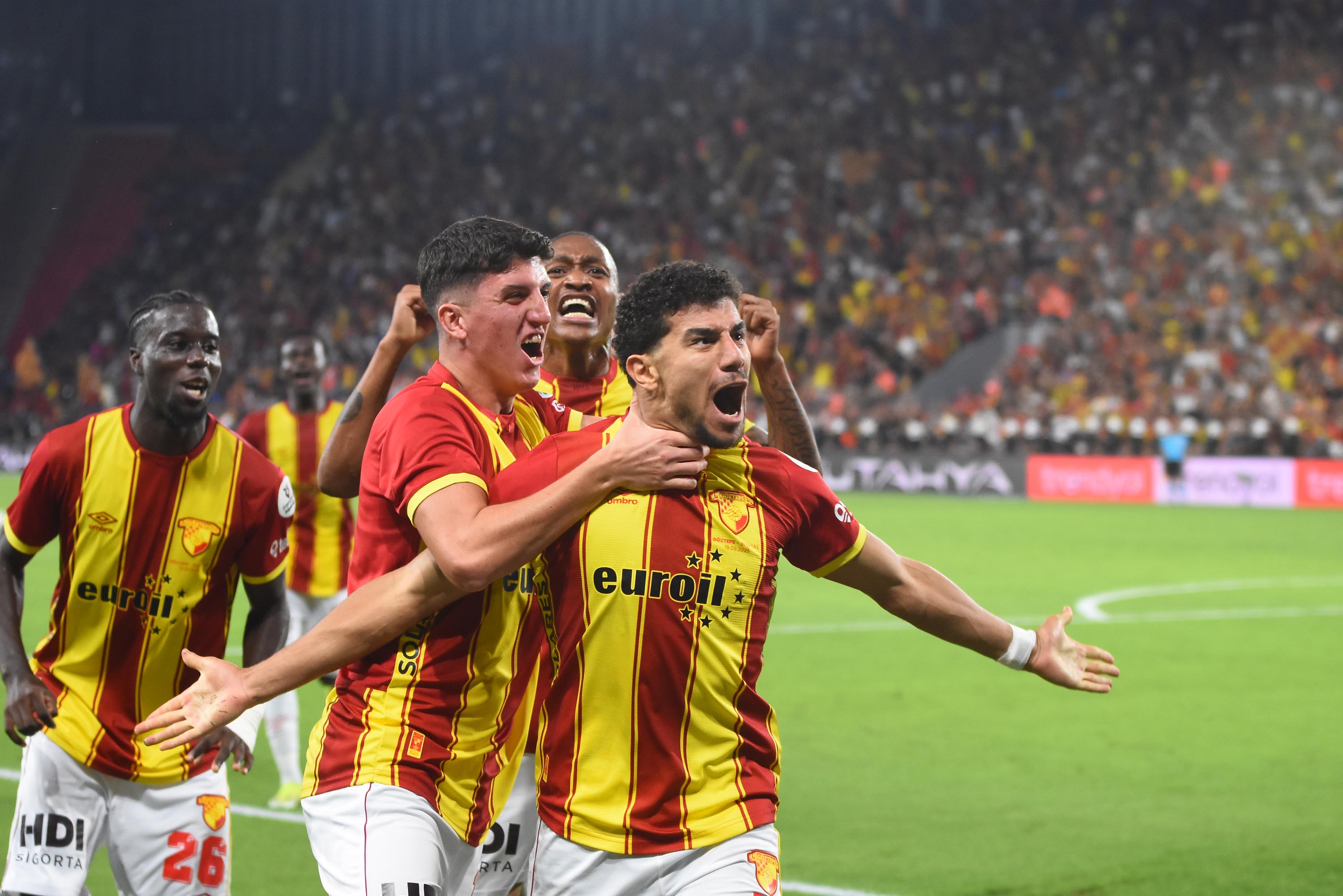 Göztepe-Beşiktaş maçınan özel kareler...