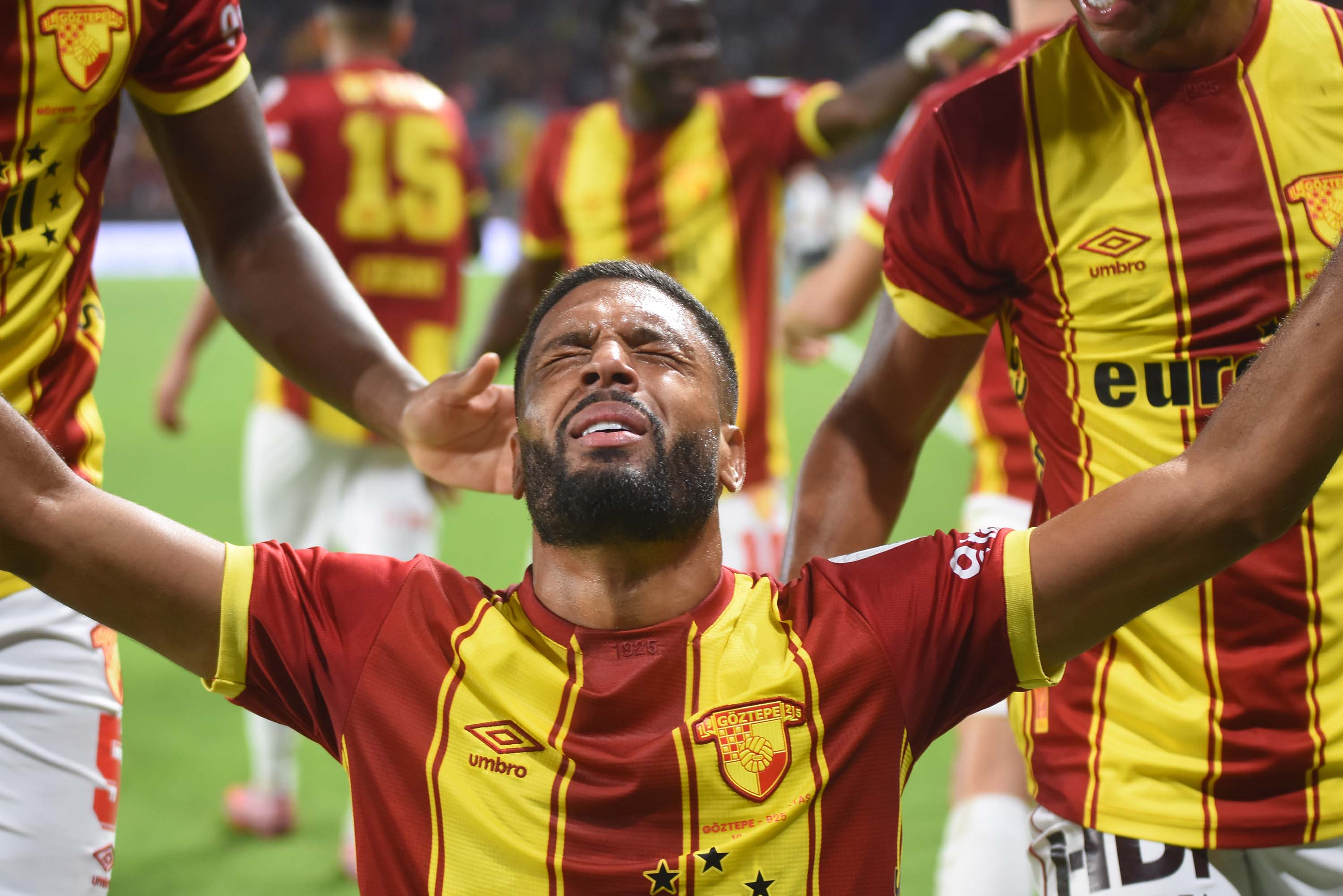 Göztepe-Beşiktaş maçınan özel kareler...