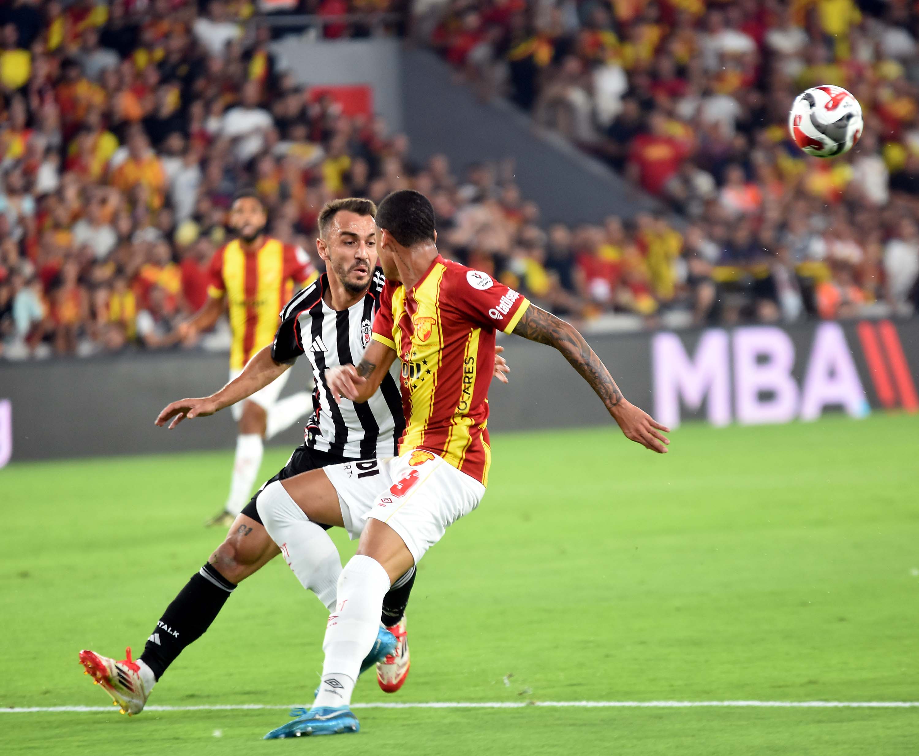 Göztepe-Beşiktaş maçınan özel kareler...