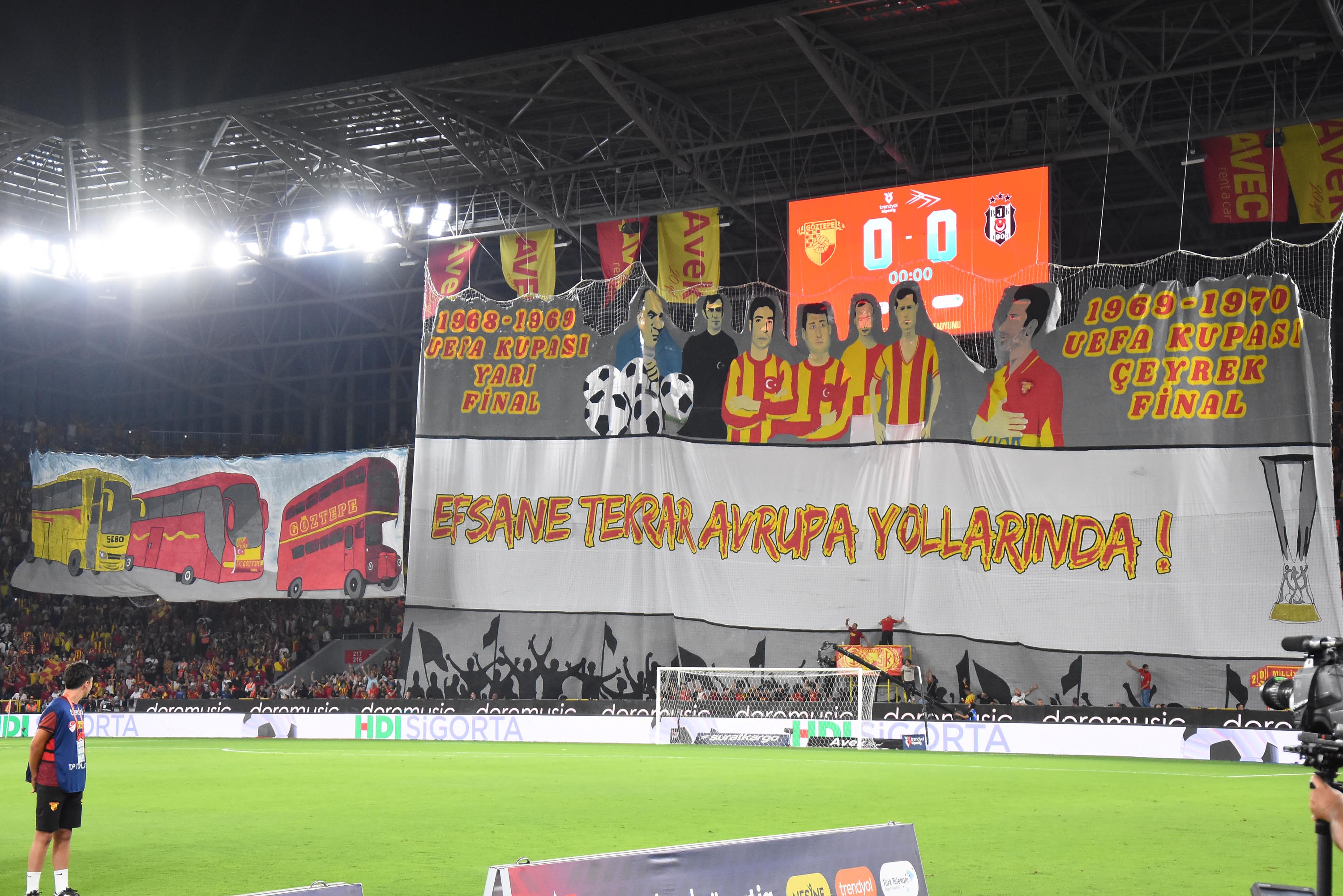 Göztepe-Beşiktaş maçınan özel kareler...