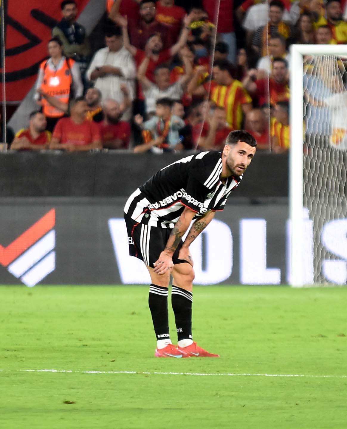 Göztepe-Beşiktaş maçınan özel kareler...