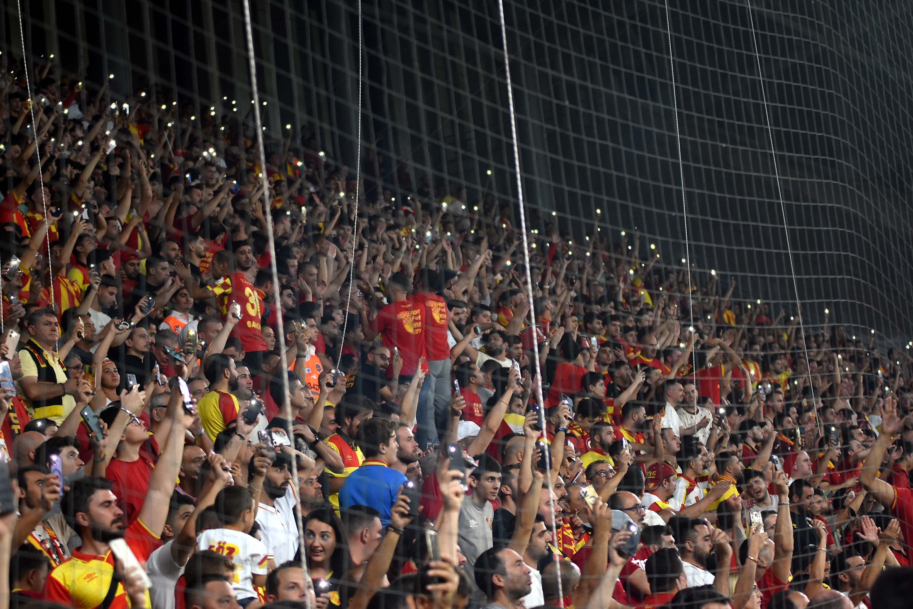 Göztepe-Beşiktaş maçınan özel kareler...
