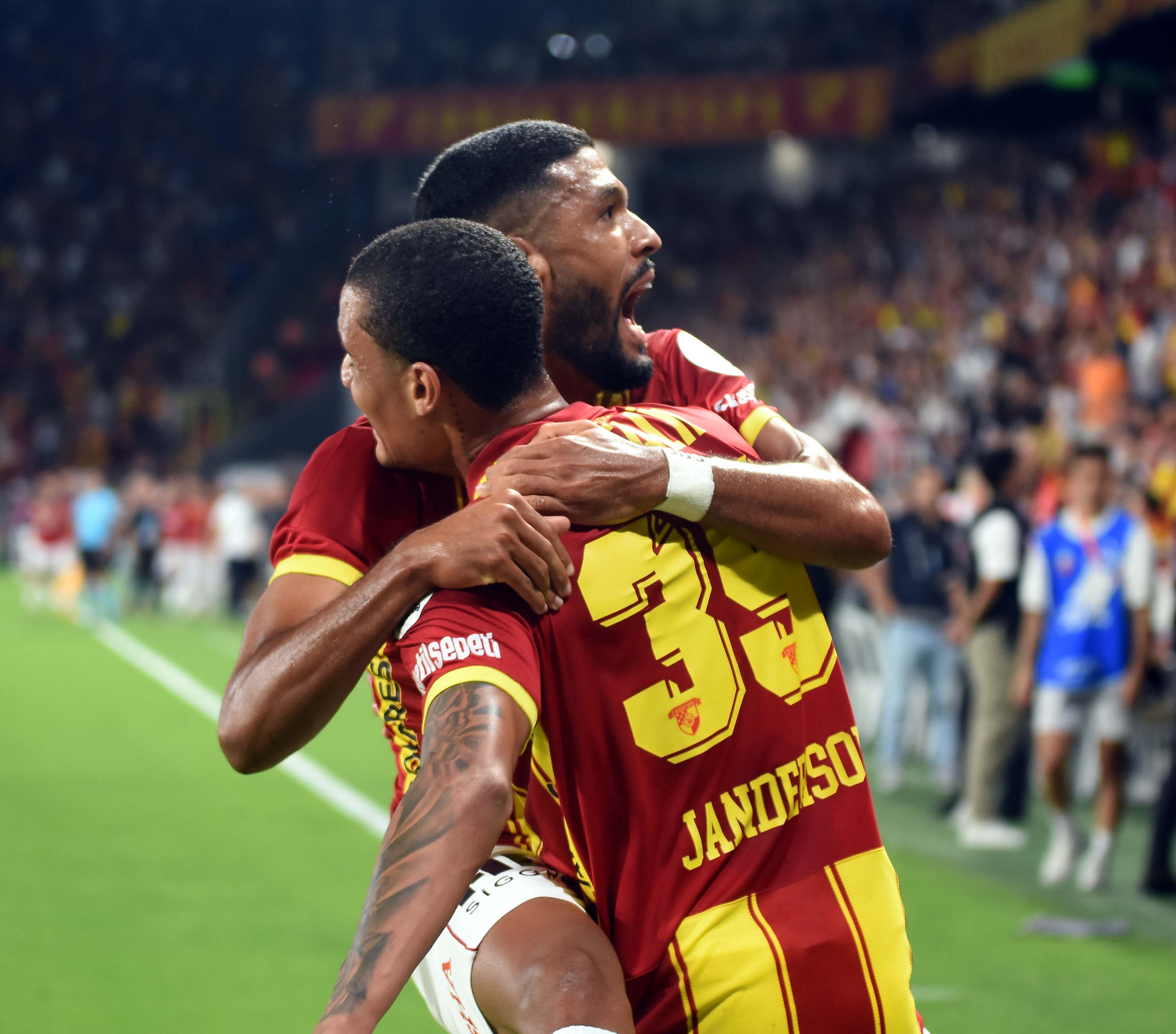 Göztepe-Beşiktaş maçınan özel kareler...