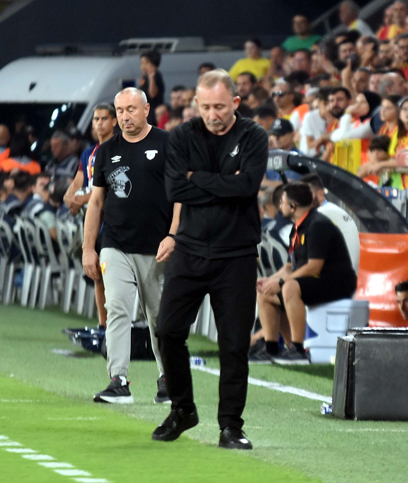 Göztepe-Beşiktaş maçınan özel kareler...