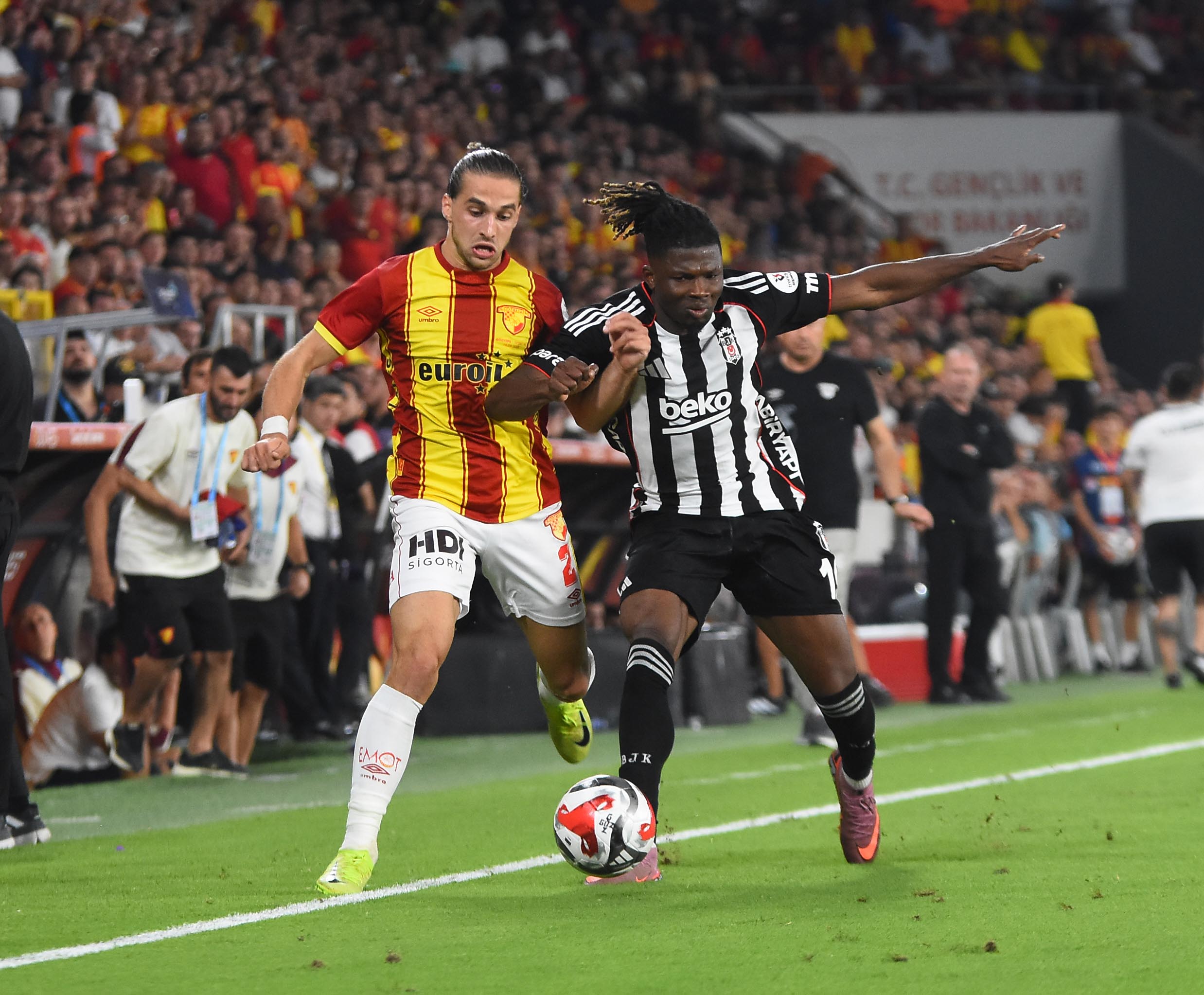 Göztepe-Beşiktaş maçınan özel kareler...