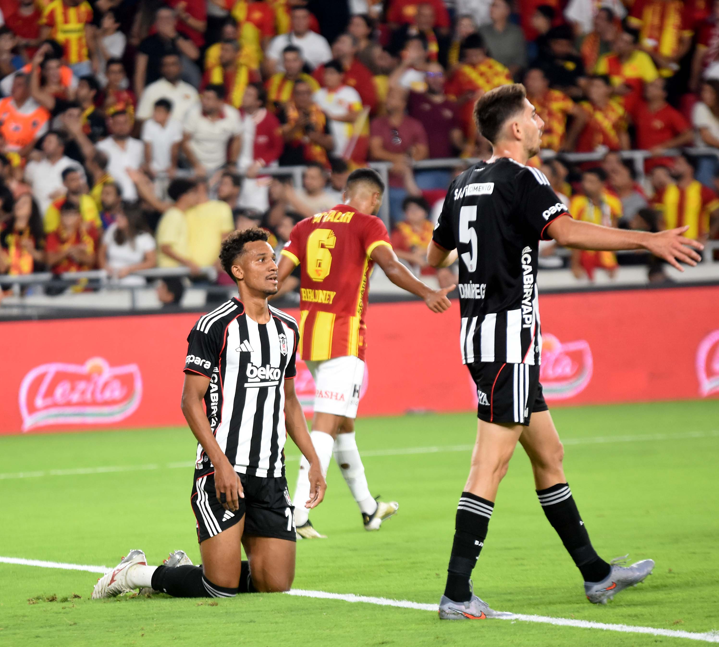 Göztepe-Beşiktaş maçınan özel kareler...