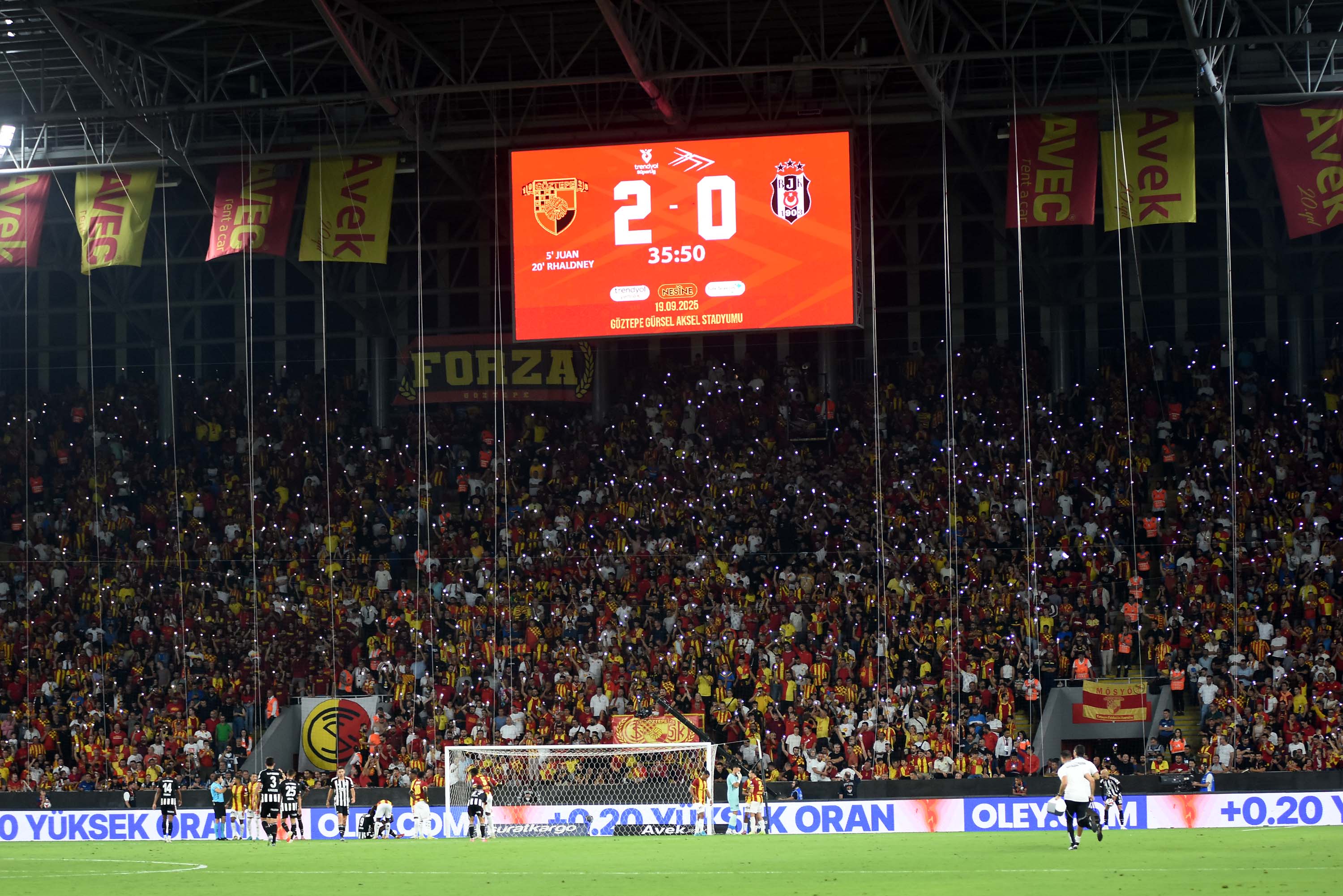 Göztepe-Beşiktaş maçınan özel kareler...
