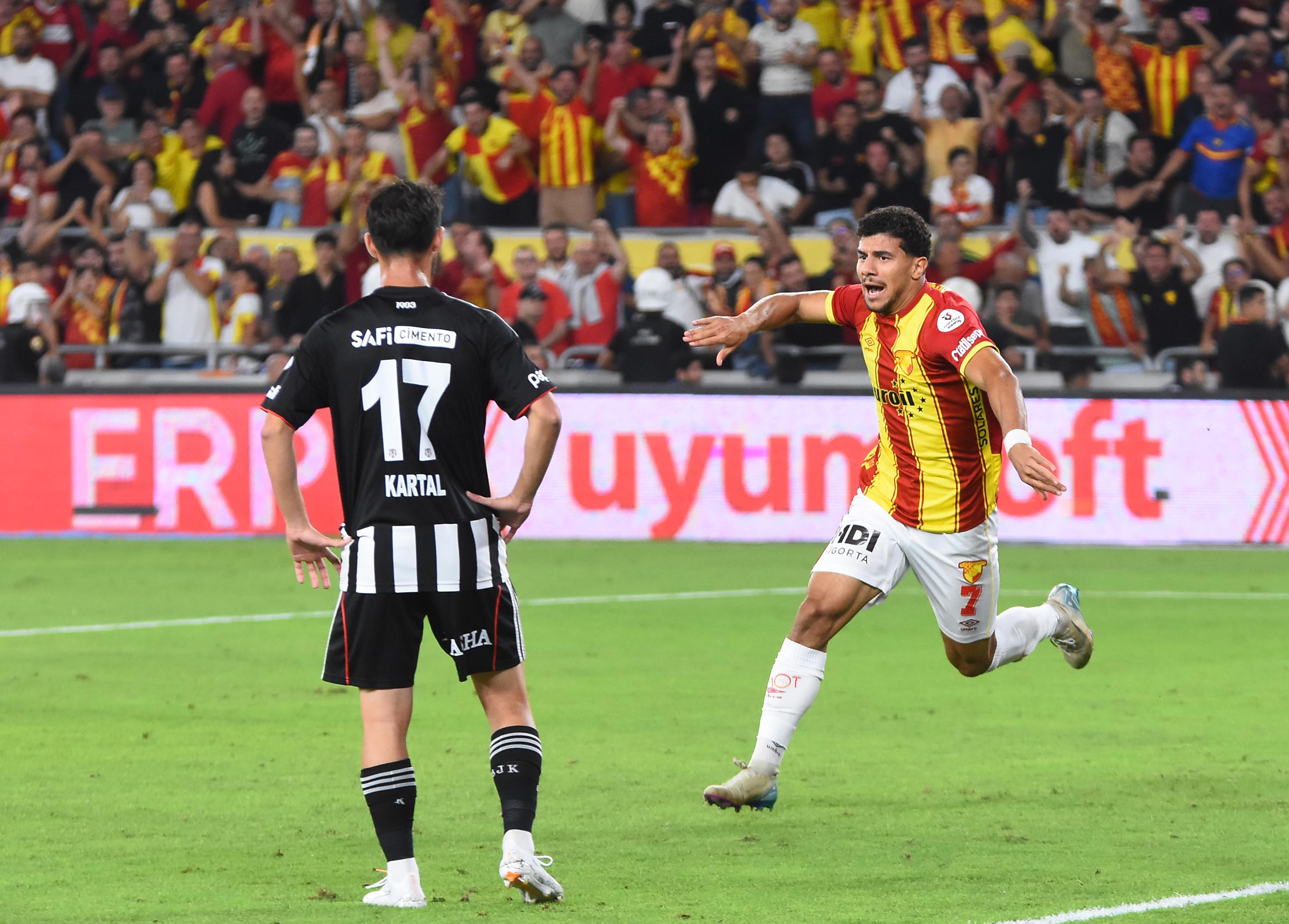 Göztepe-Beşiktaş maçınan özel kareler...