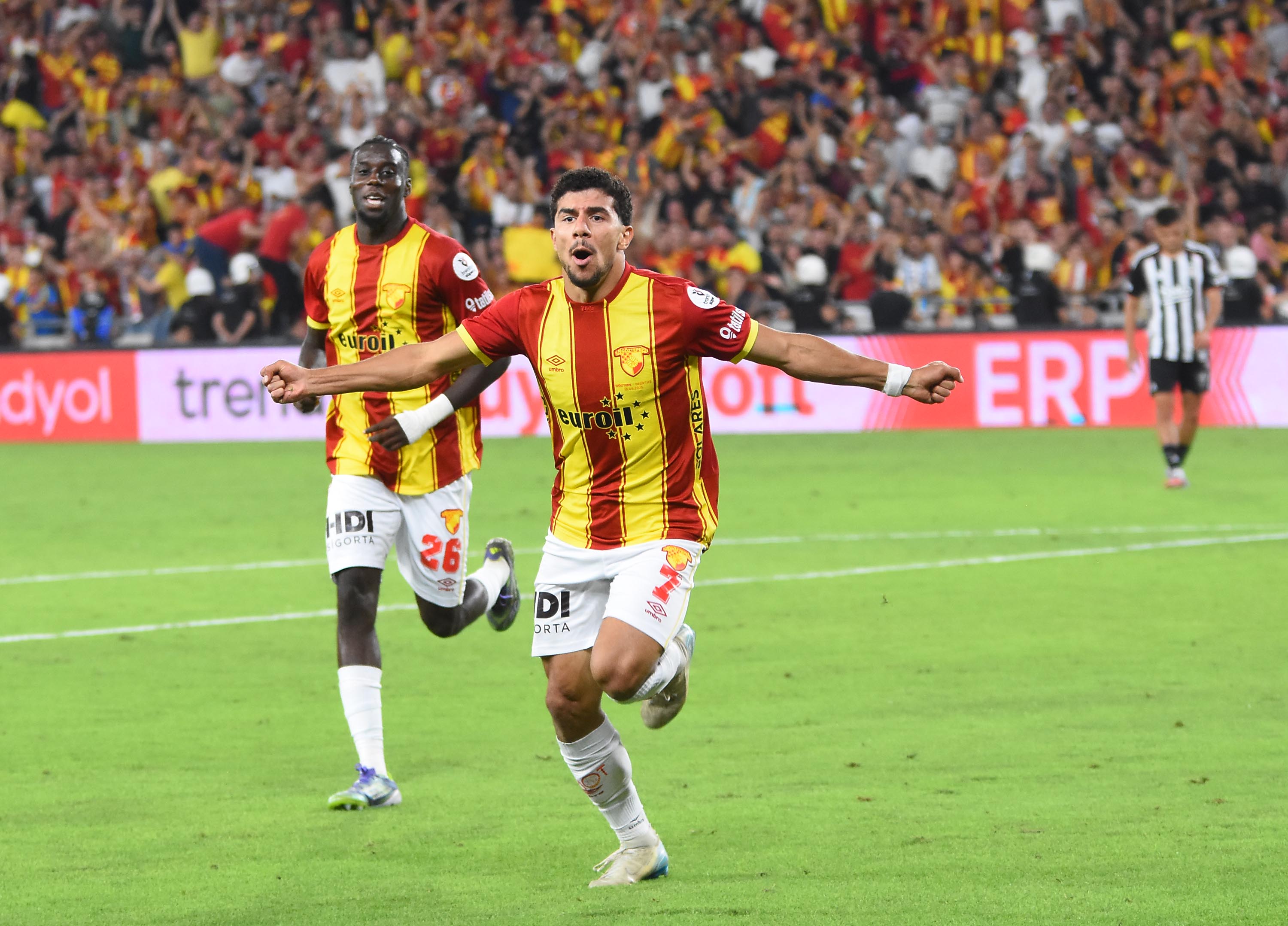 Göztepe-Beşiktaş maçınan özel kareler...