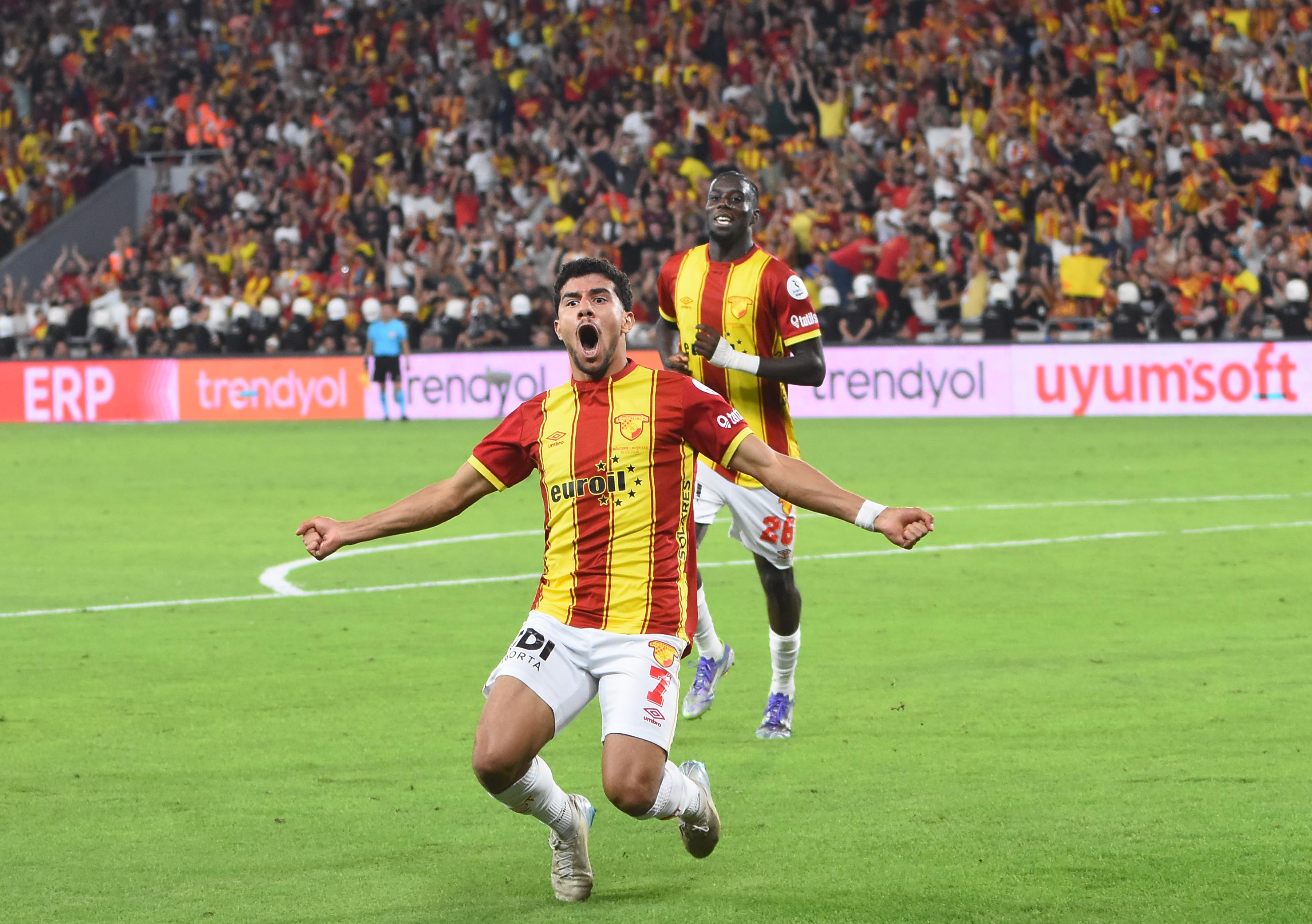 Göztepe-Beşiktaş maçınan özel kareler...