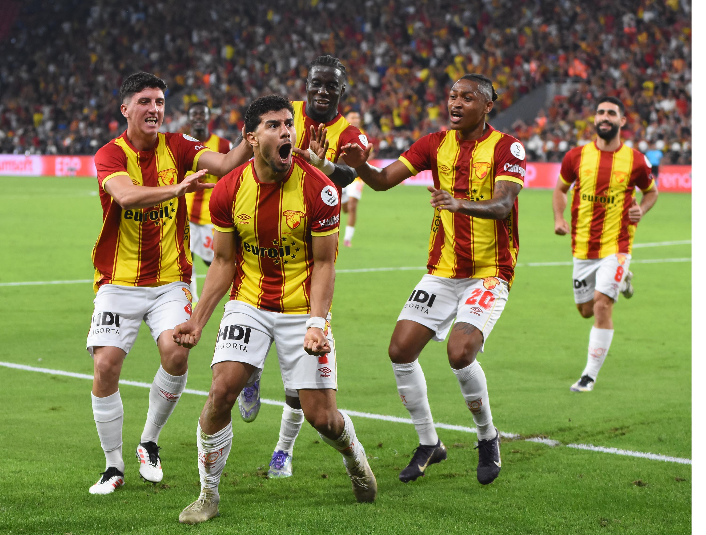 Göztepe-Beşiktaş maçınan özel kareler...