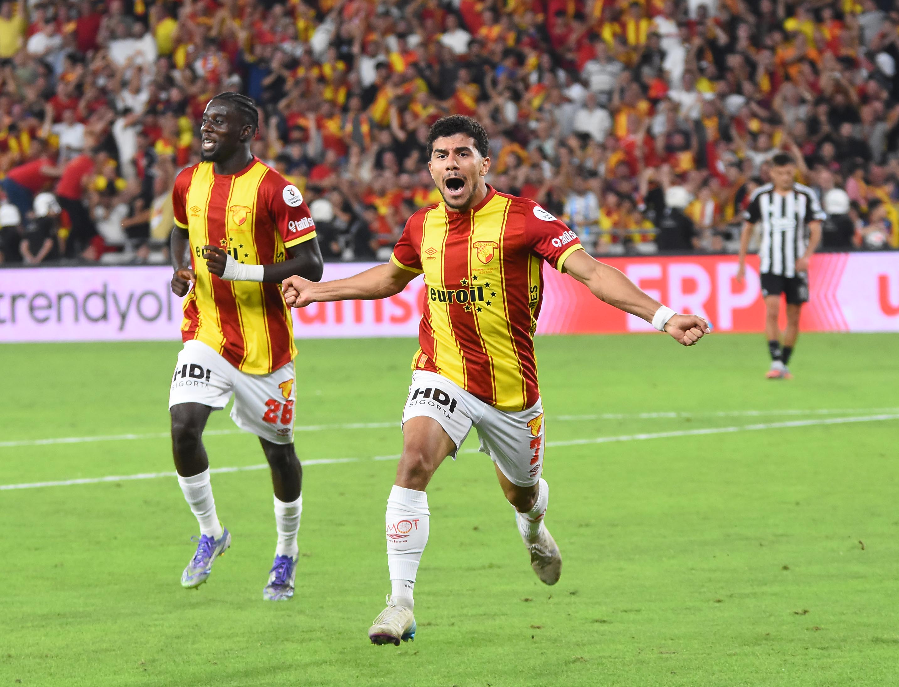 Göztepe-Beşiktaş maçınan özel kareler...