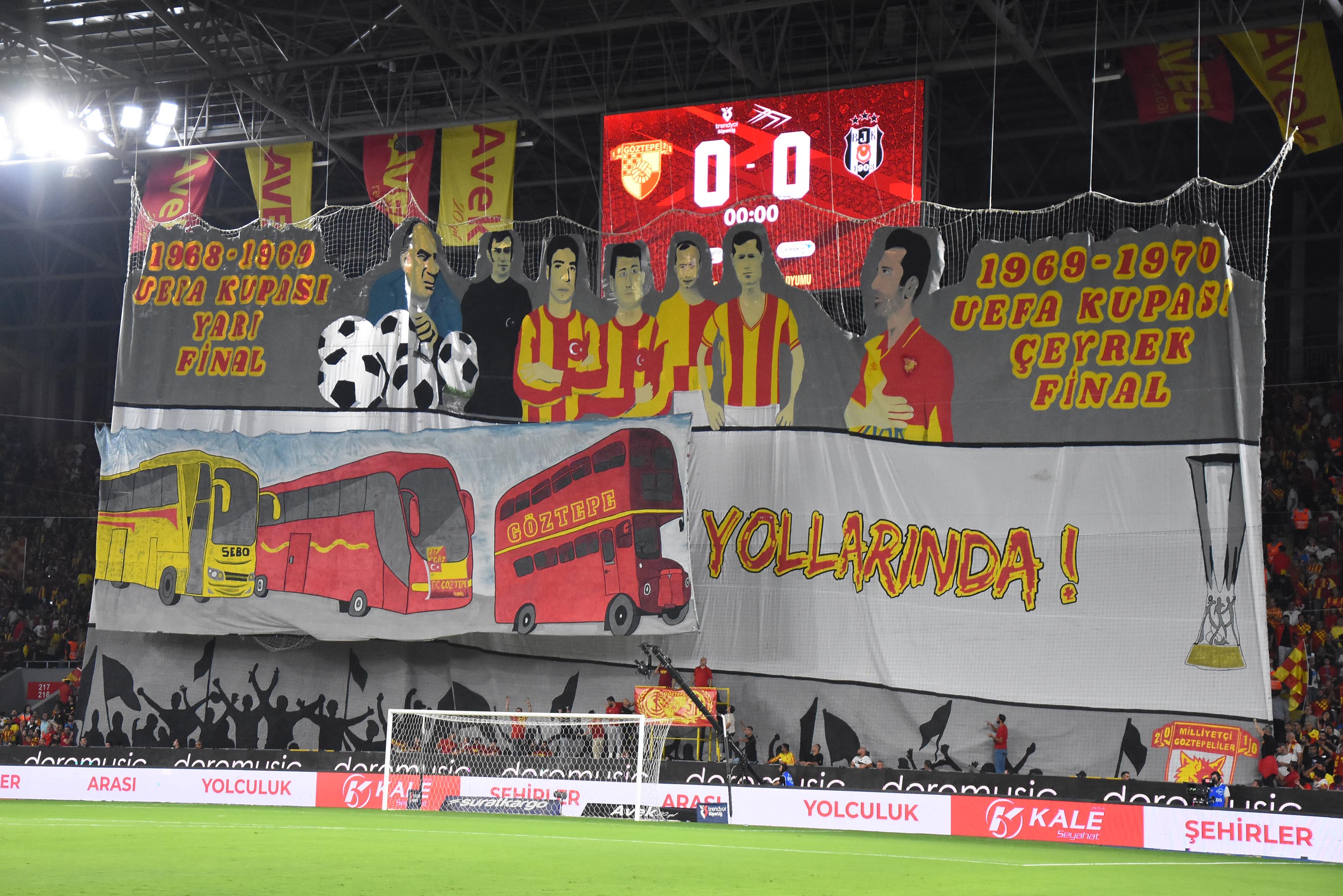 Göztepe-Beşiktaş maçınan özel kareler...