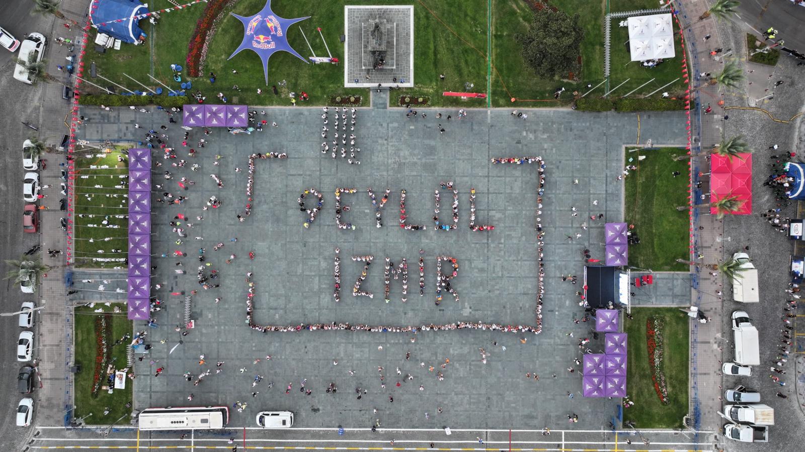 Uluslararası 9 Eylül İzmir Yarı Maratonu renkli görüntülere sahne oldu